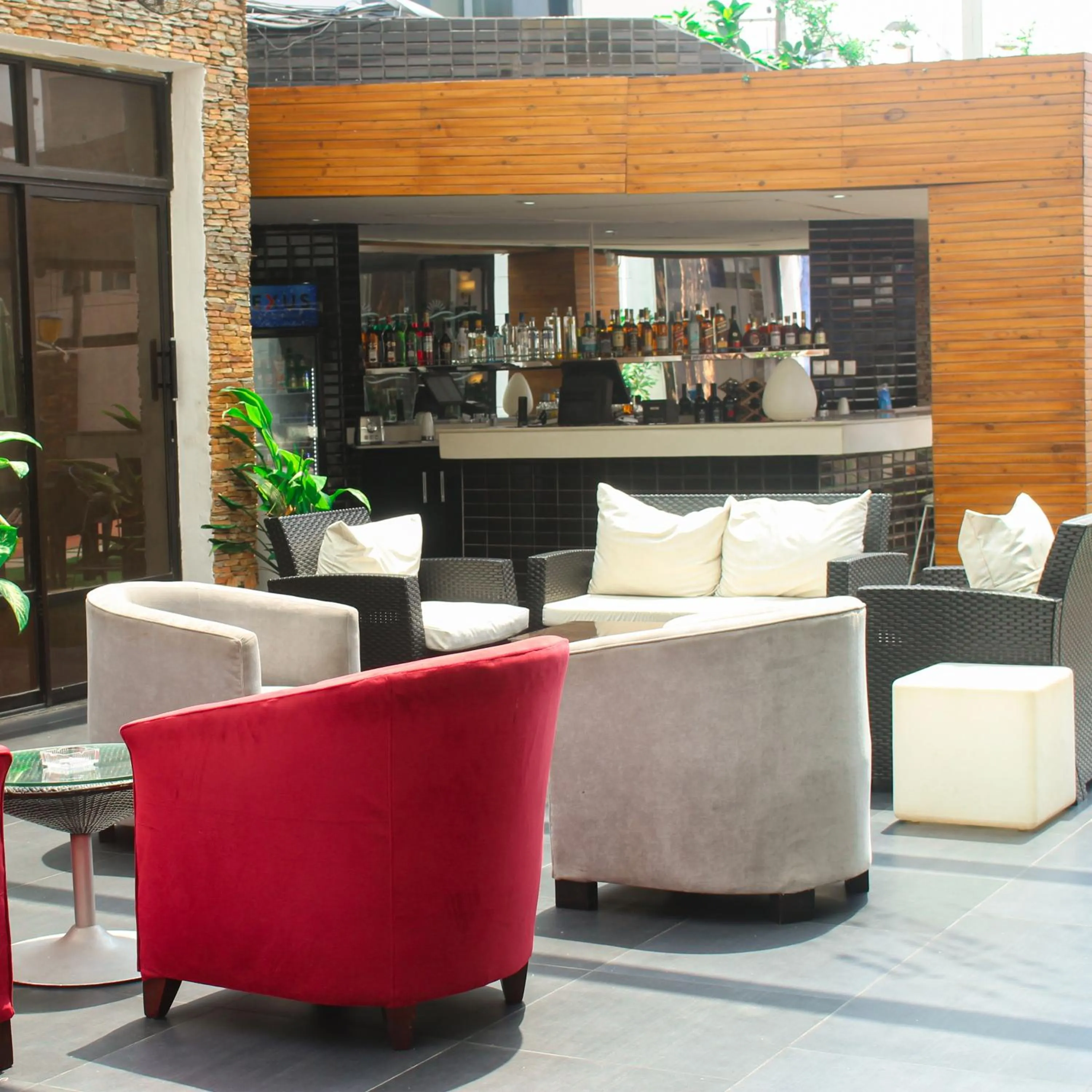 Lounge or bar in Victoria Crown Plaza Hotel
