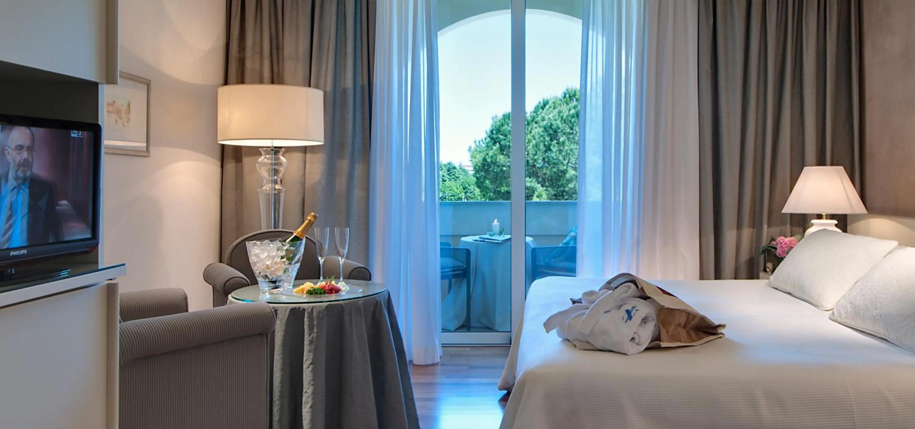 Photo of the whole room, Bed in Hotel Terme Neroniane