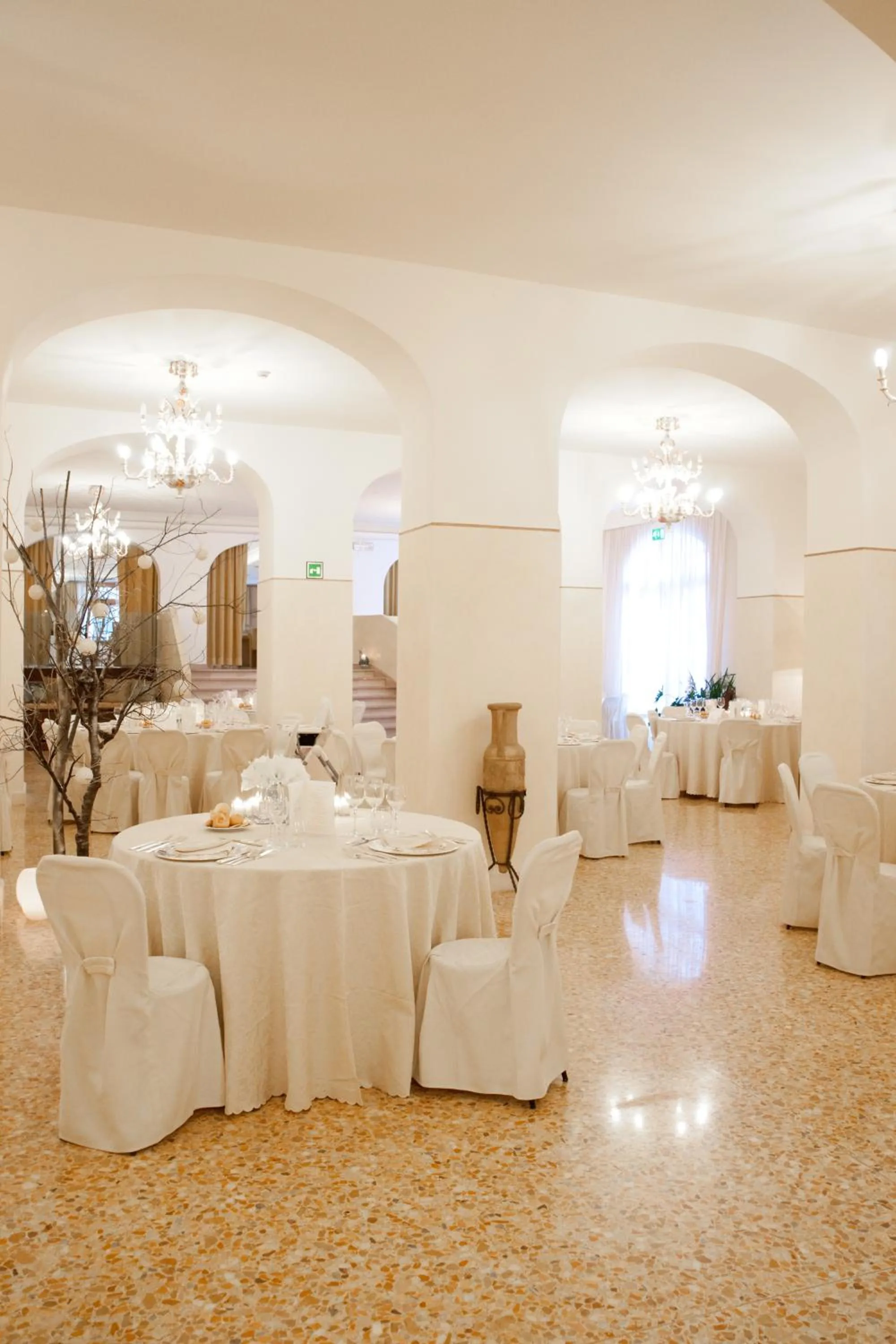 Restaurant/places to eat in Hotel Terme Neroniane