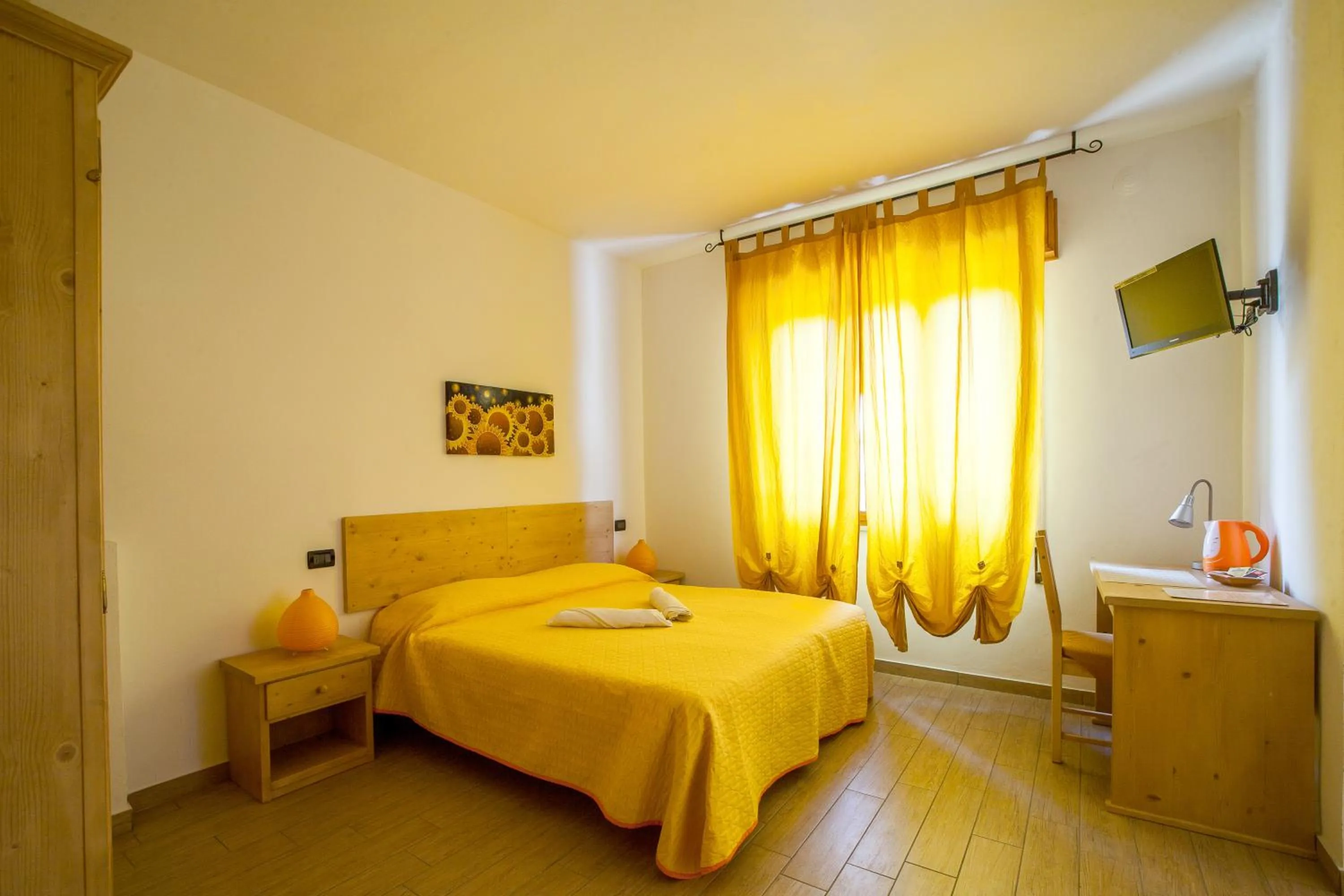 Bedroom, Bed in I Due Orfici