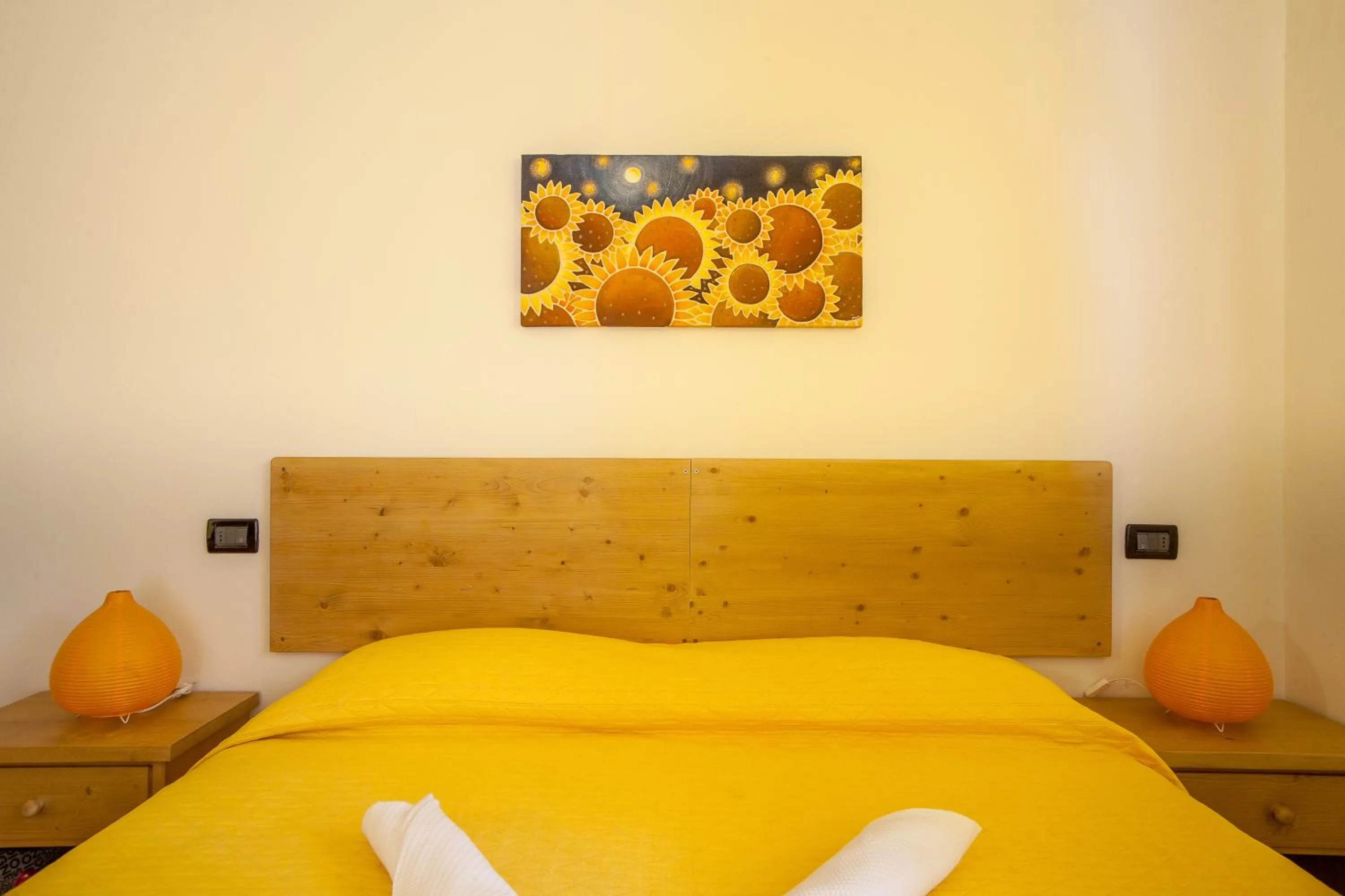 Bedroom, Bed in I Due Orfici