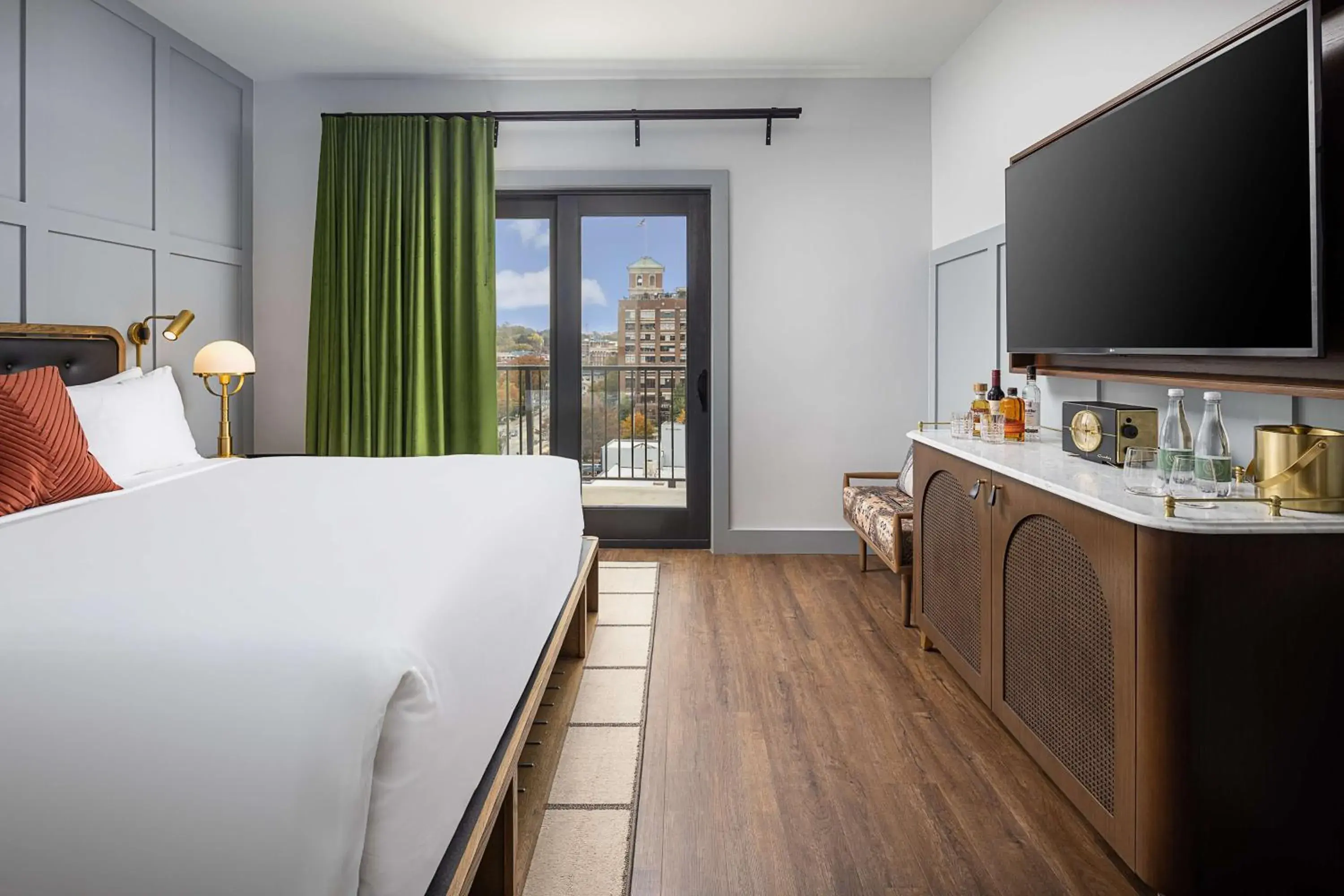 Deluxe King Room in Wylie Hotel Atlanta, Tapestry Collection by Hilton Deluxe King Room in Wylie Hotel Atlanta, Tapestry Collection by Hilton