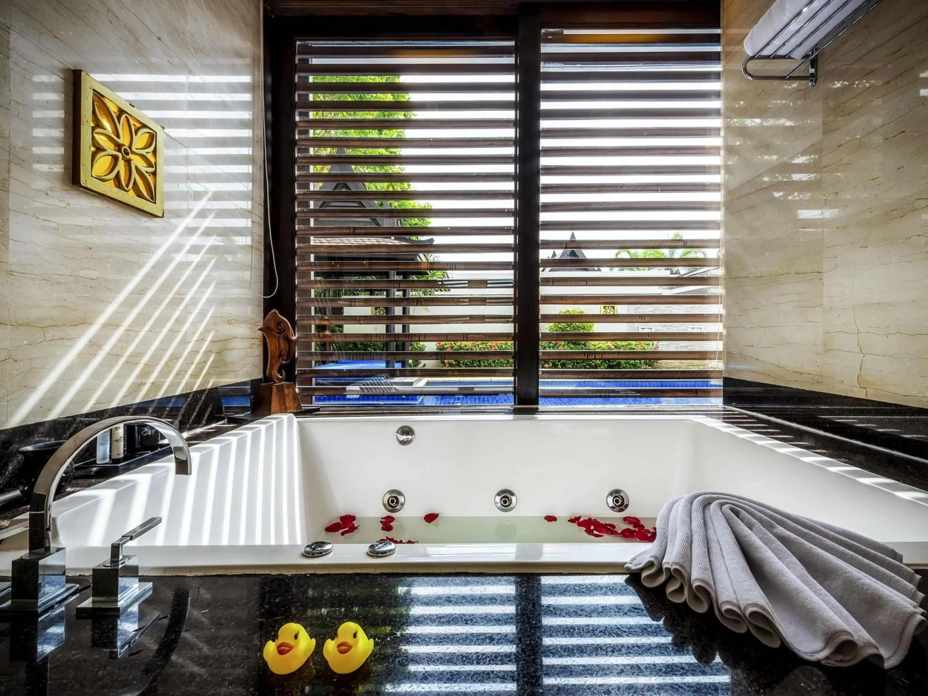 Bedroom in Pullman Sanya Yalong Bay Villas & Resort