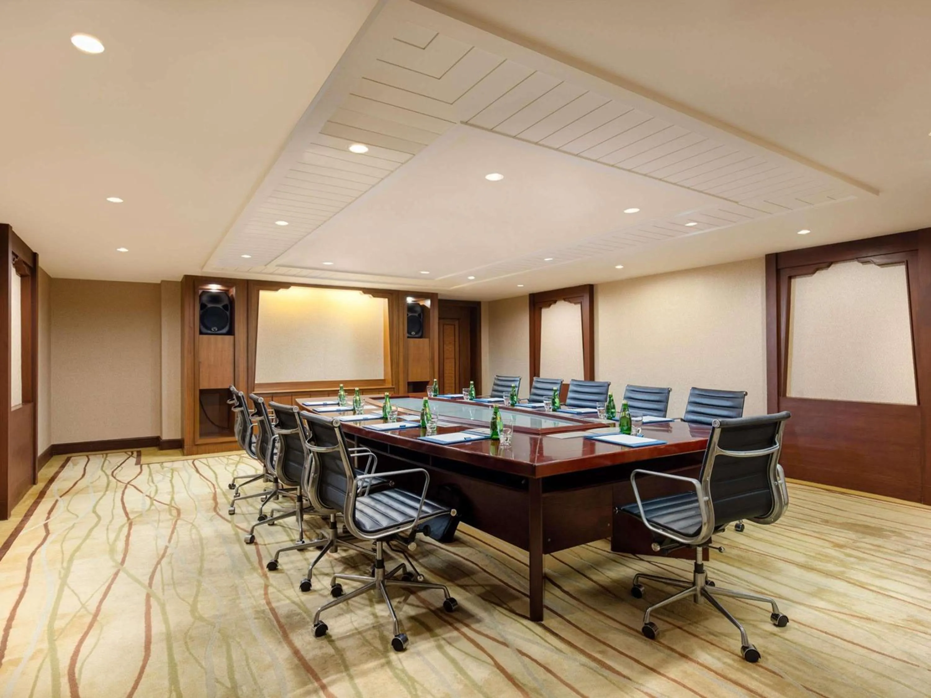 Meeting/conference room in Pullman Sanya Yalong Bay Villas & Resort