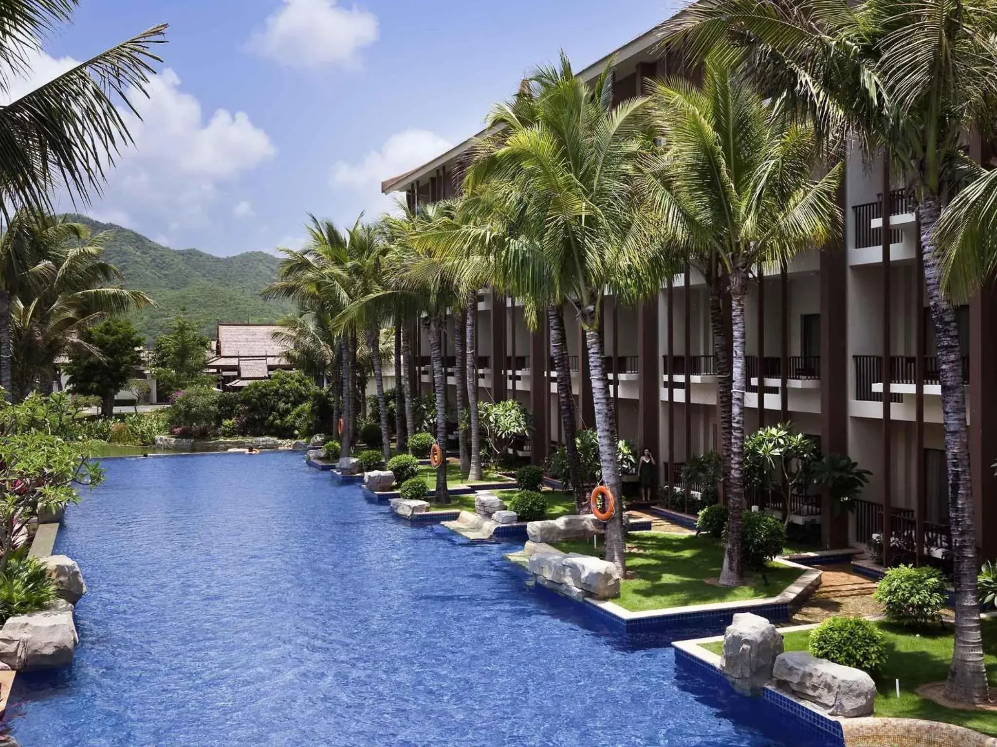 Pool view in Pullman Sanya Yalong Bay Villas & Resort Pool view in Pullman Sanya Yalong Bay Villas & Resort