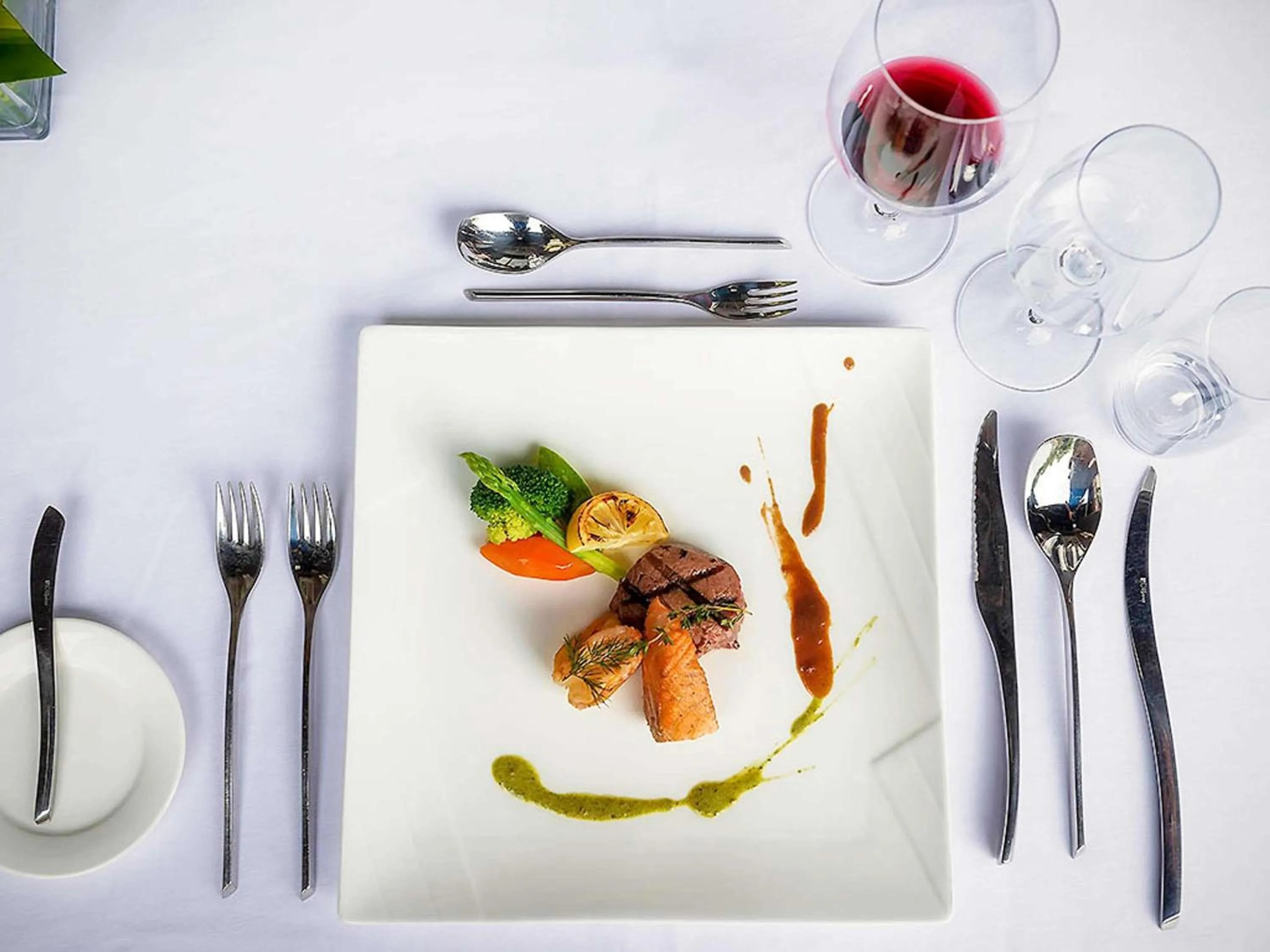 Restaurant/places to eat in Pullman Sanya Yalong Bay Villas & Resort