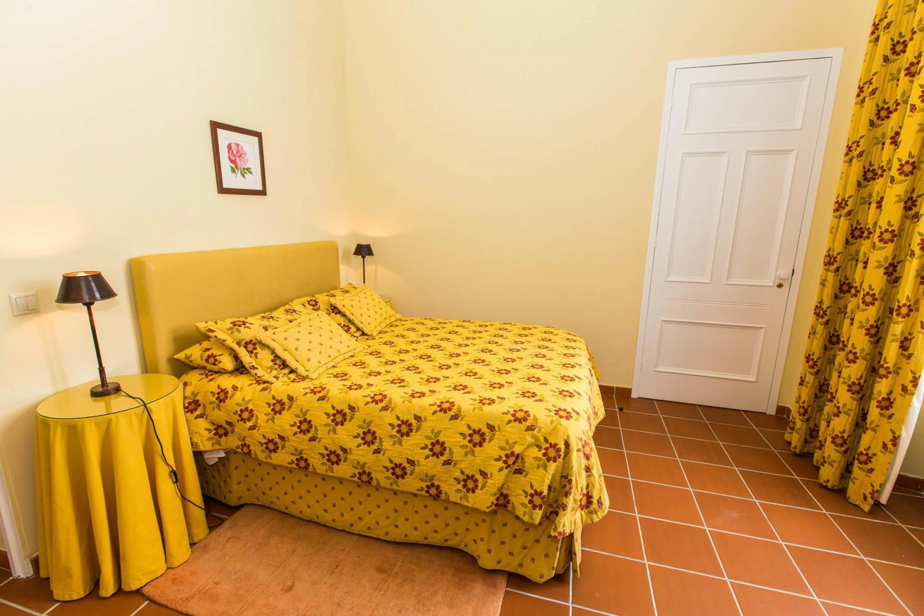 Photo of the whole room, Bed in Casa Dos Barcos Furnas