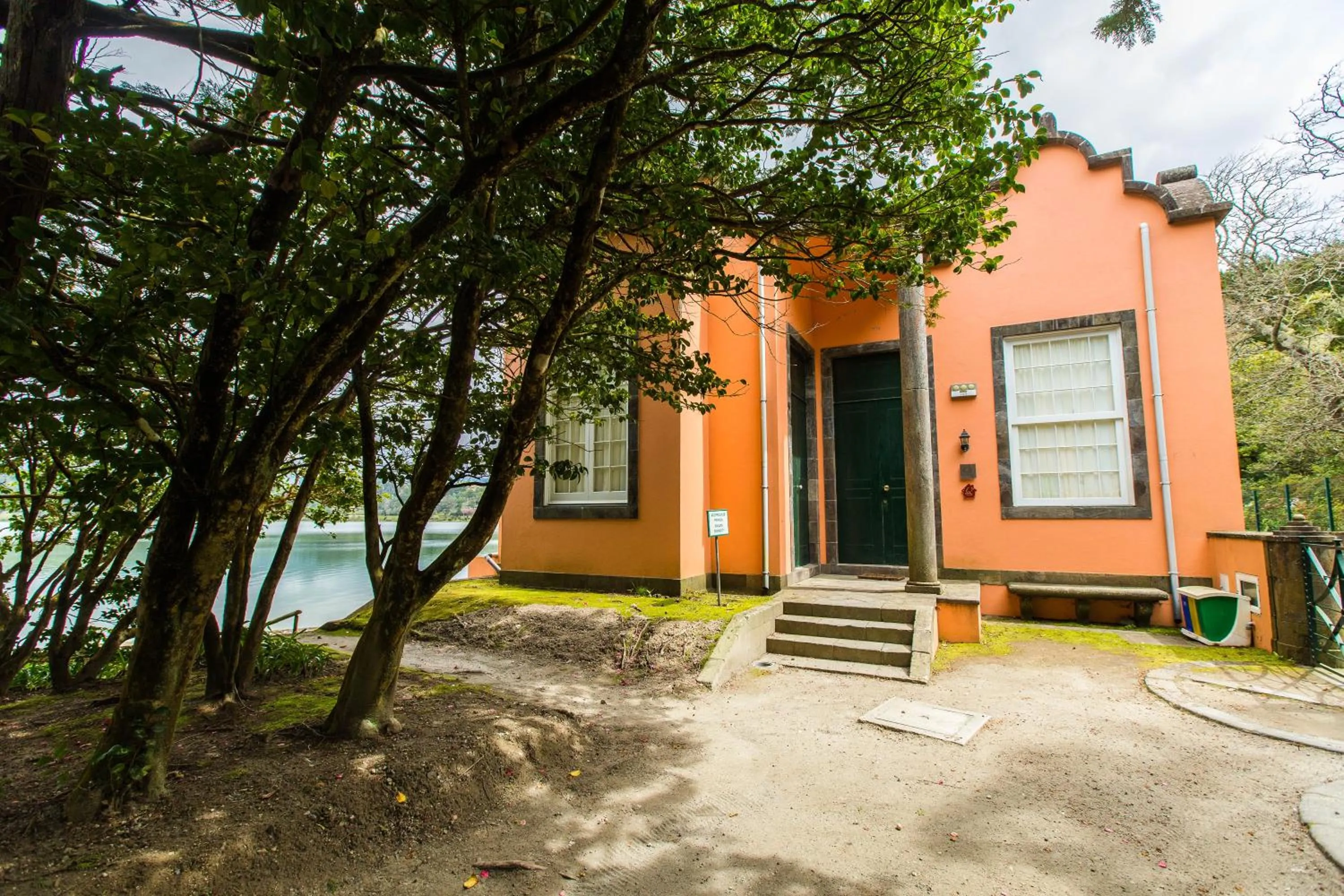Facade/entrance in Casa Dos Barcos Furnas