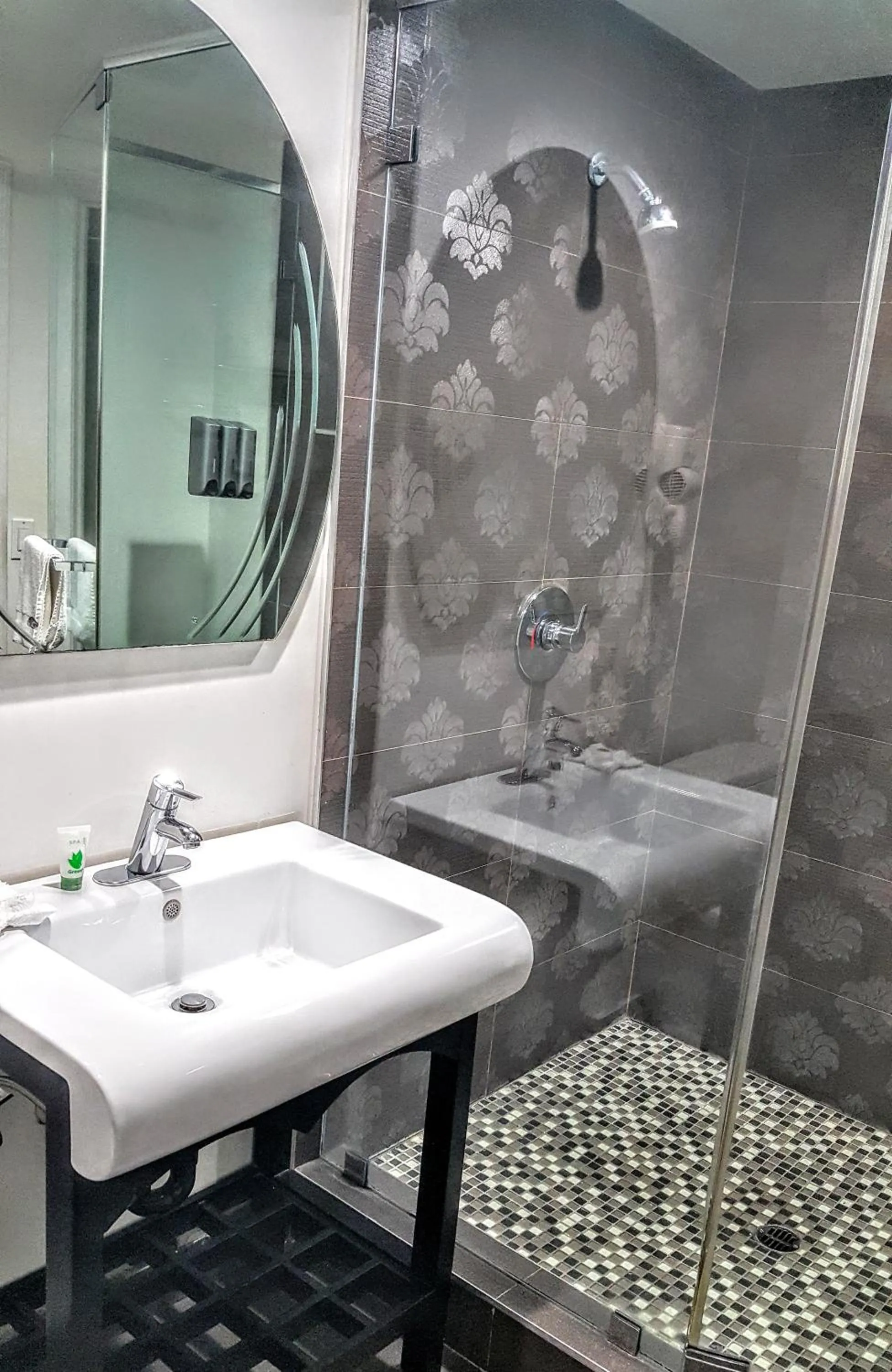 Bathroom in Gardena Terrace Inn