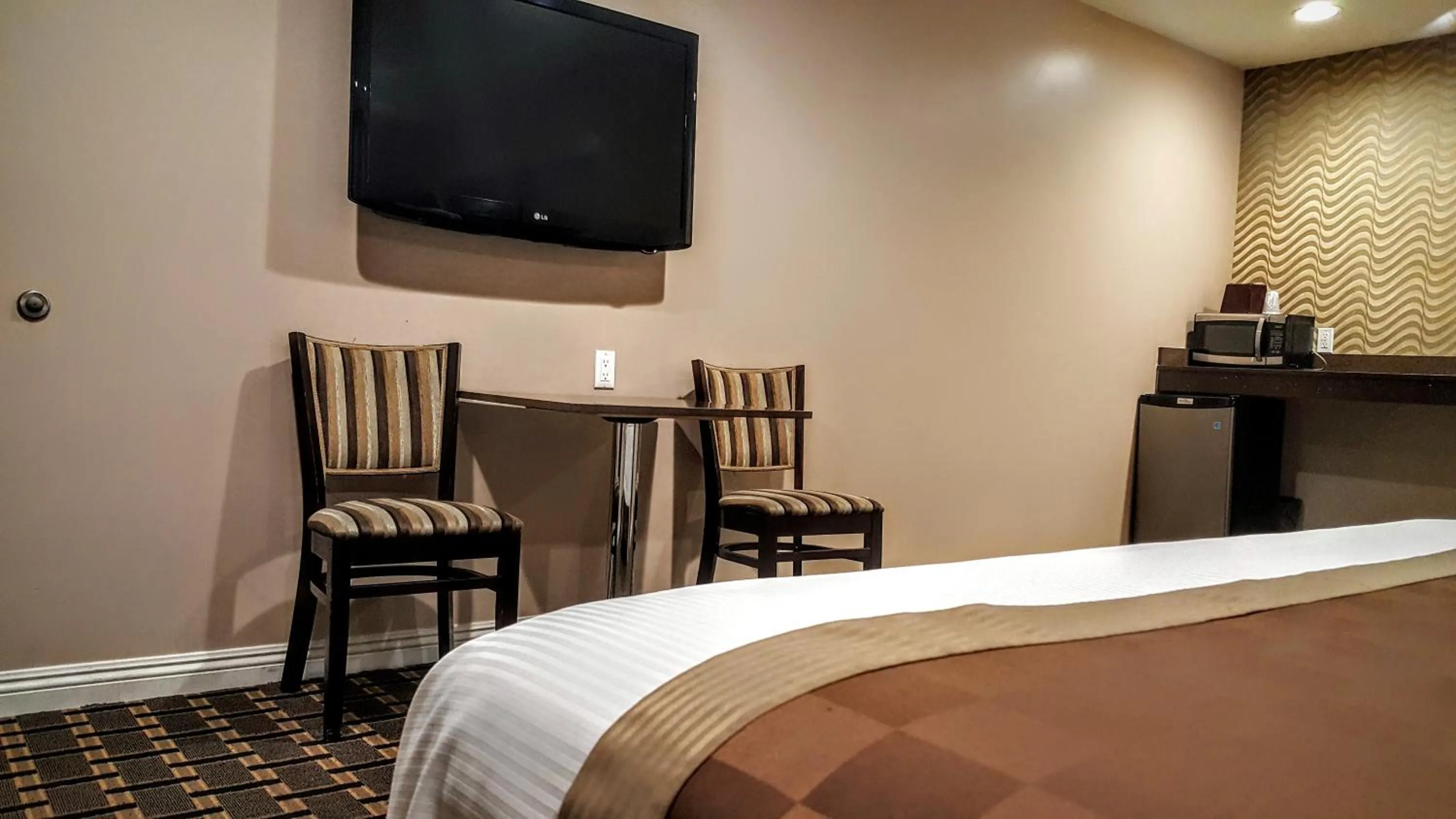 TV and multimedia, Room Photo in Gardena Terrace Inn