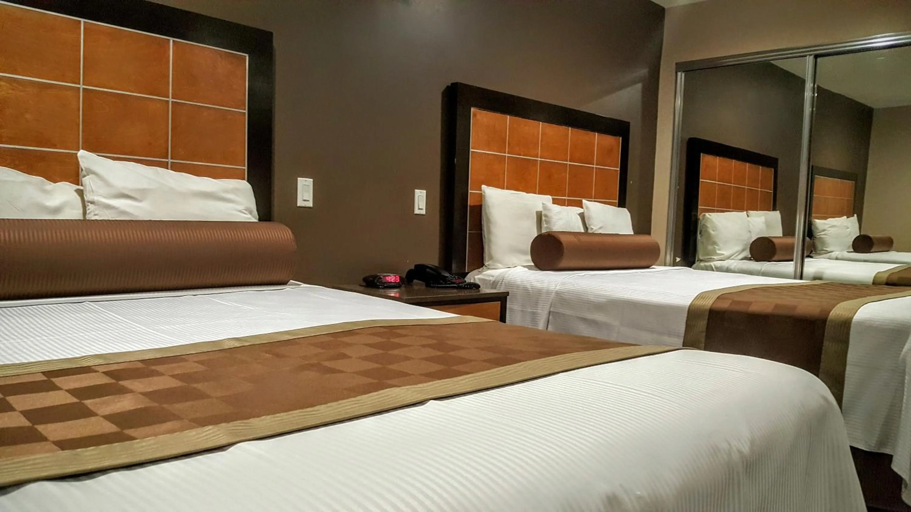 Bedroom, Room Photo in Gardena Terrace Inn