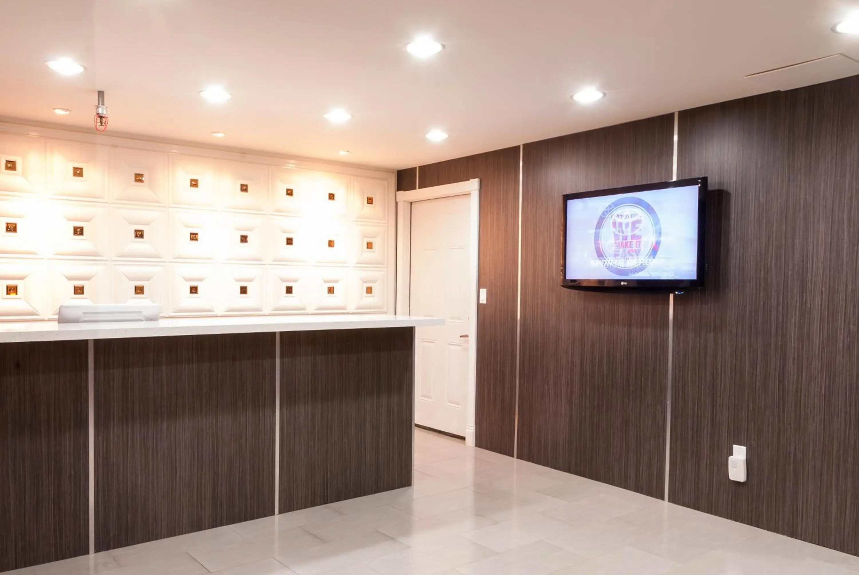 Lobby or reception, TV/Entertainment Center in Gardena Terrace Inn Lobby or reception, TV/Entertainment Center in Gardena Terrace Inn