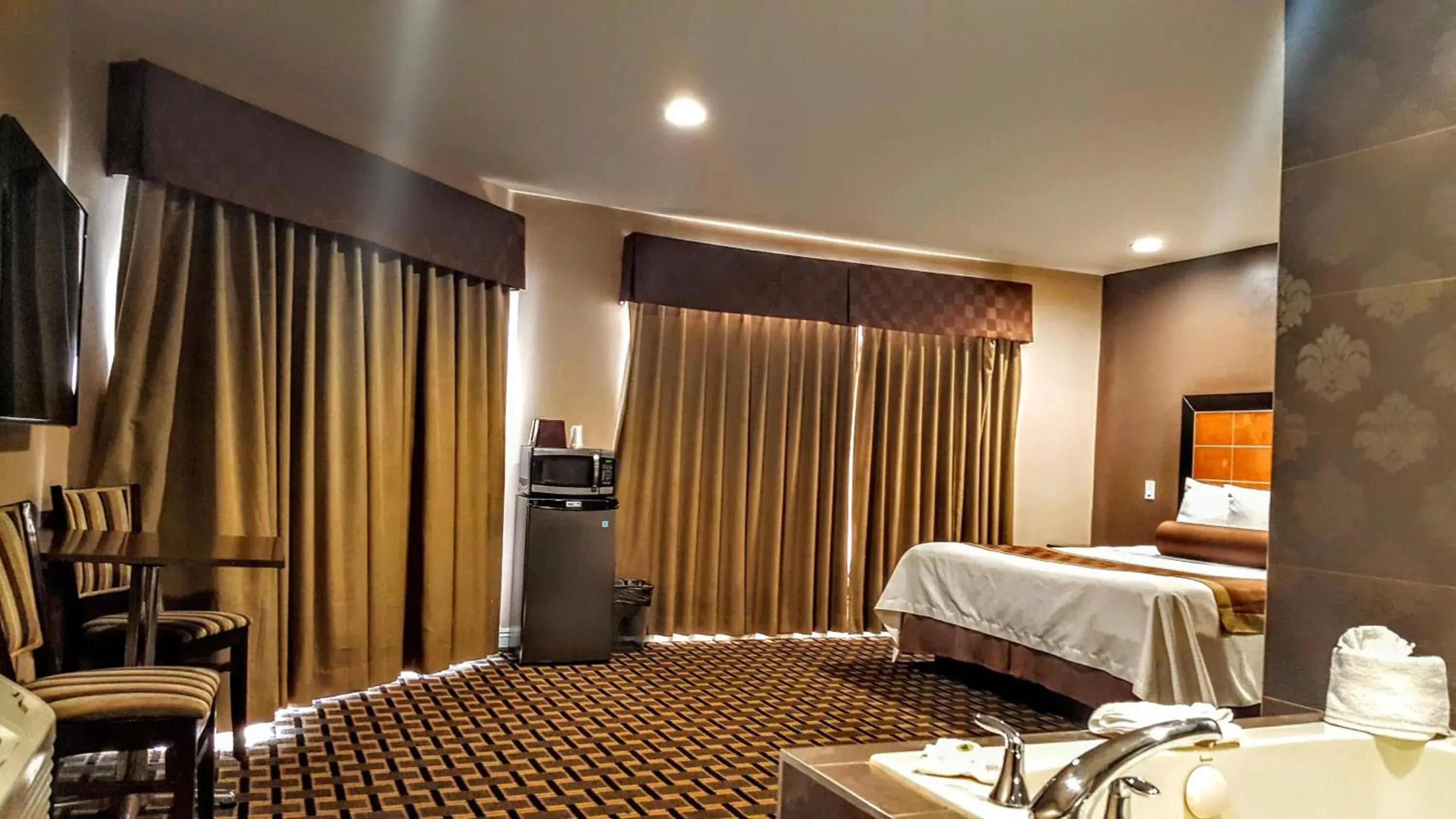 Bedroom, Room Photo in Gardena Terrace Inn Bedroom, Room Photo in Gardena Terrace Inn