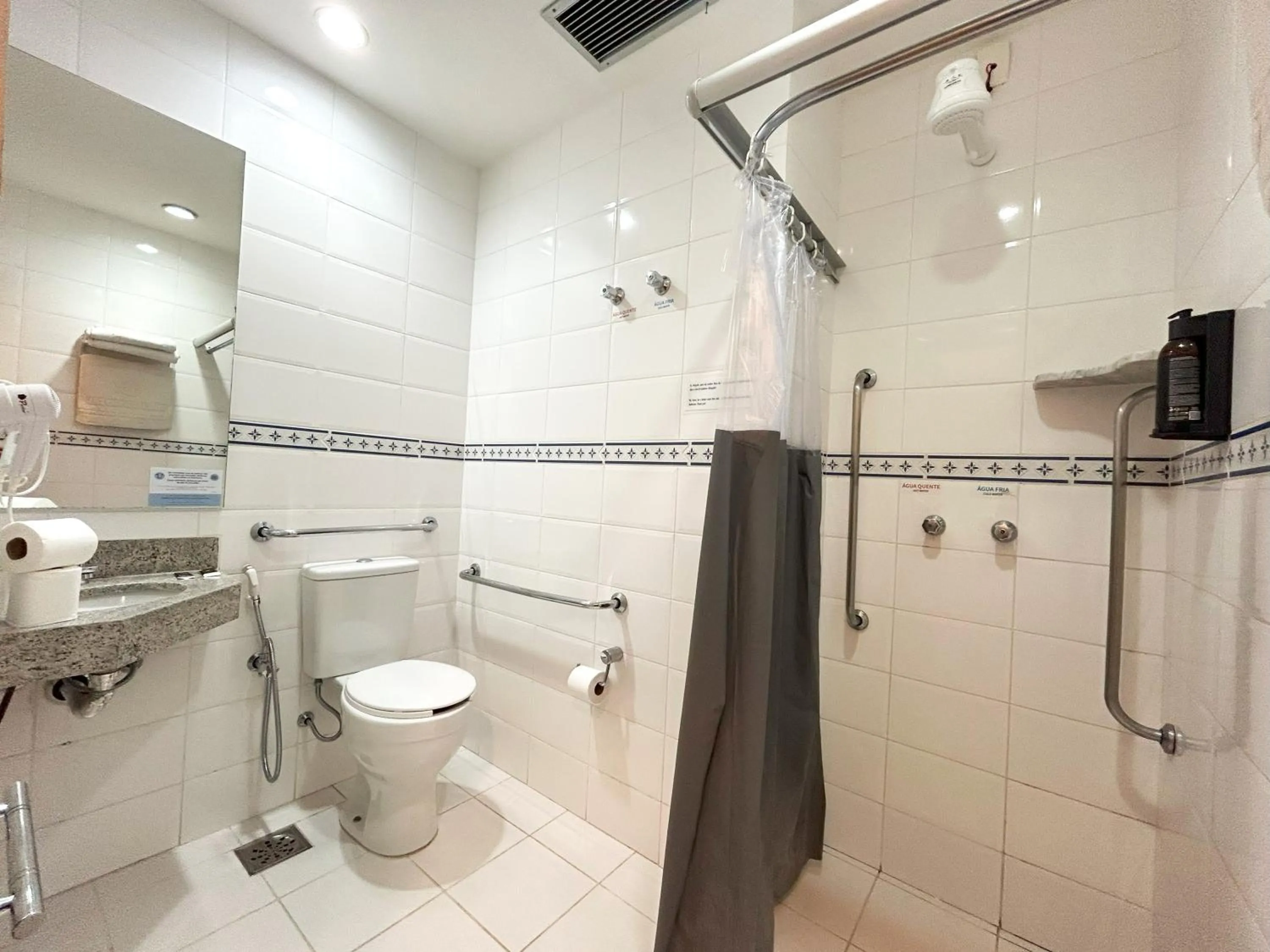 Bathroom in Athus Brasilia Hotel by Bsb Inn