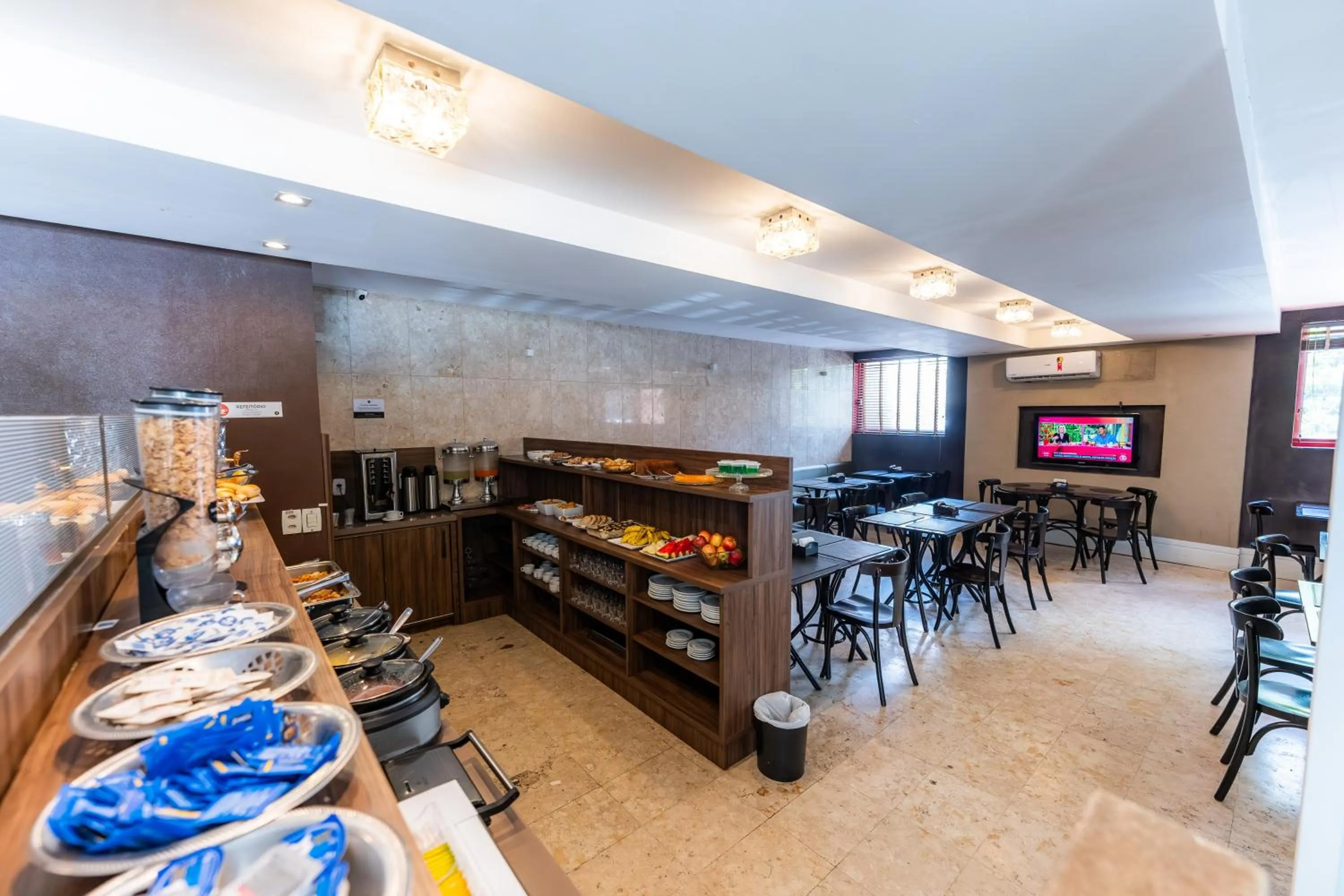 Breakfast in Athus Brasilia Hotel by Bsb Inn