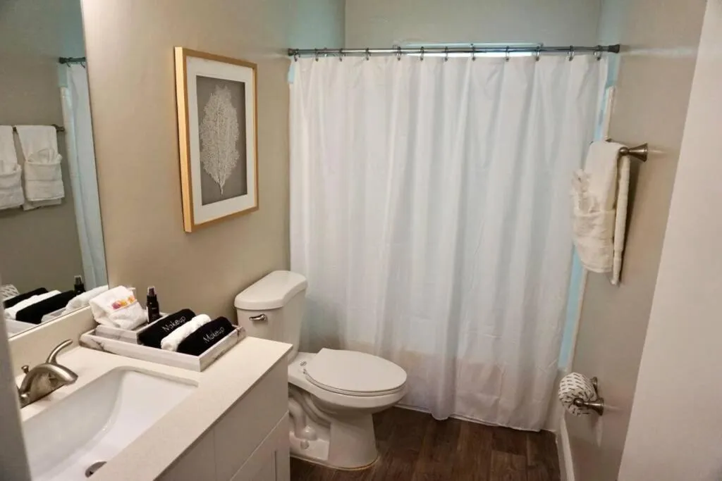 Serenity at Seascape: Steps to the beach & Shops