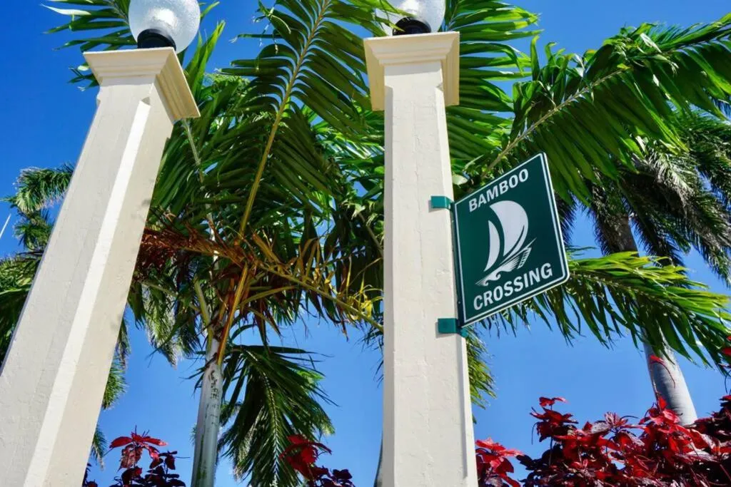 Serenity at Seascape: Steps to the beach & Shops