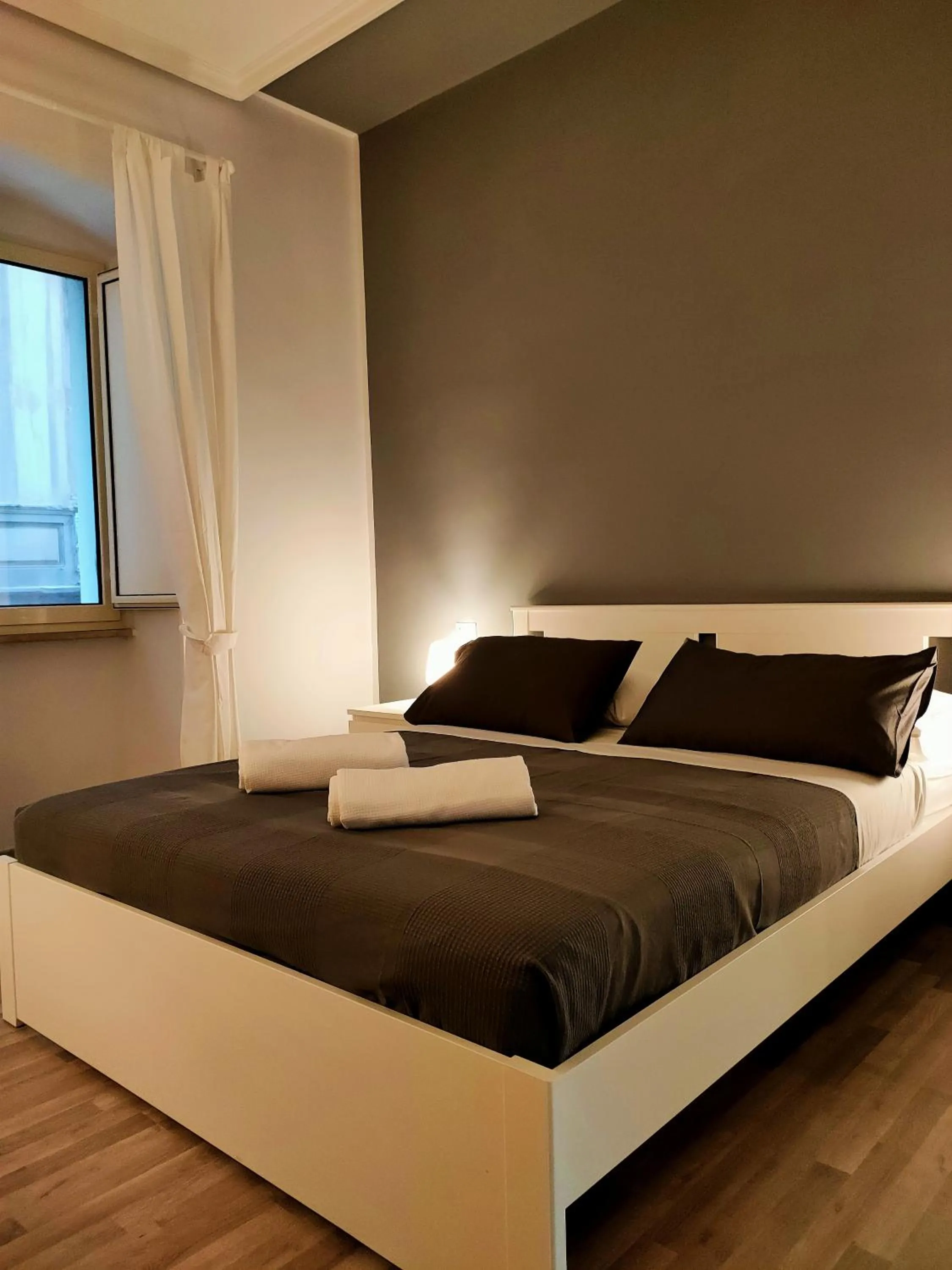Pithecusa Home