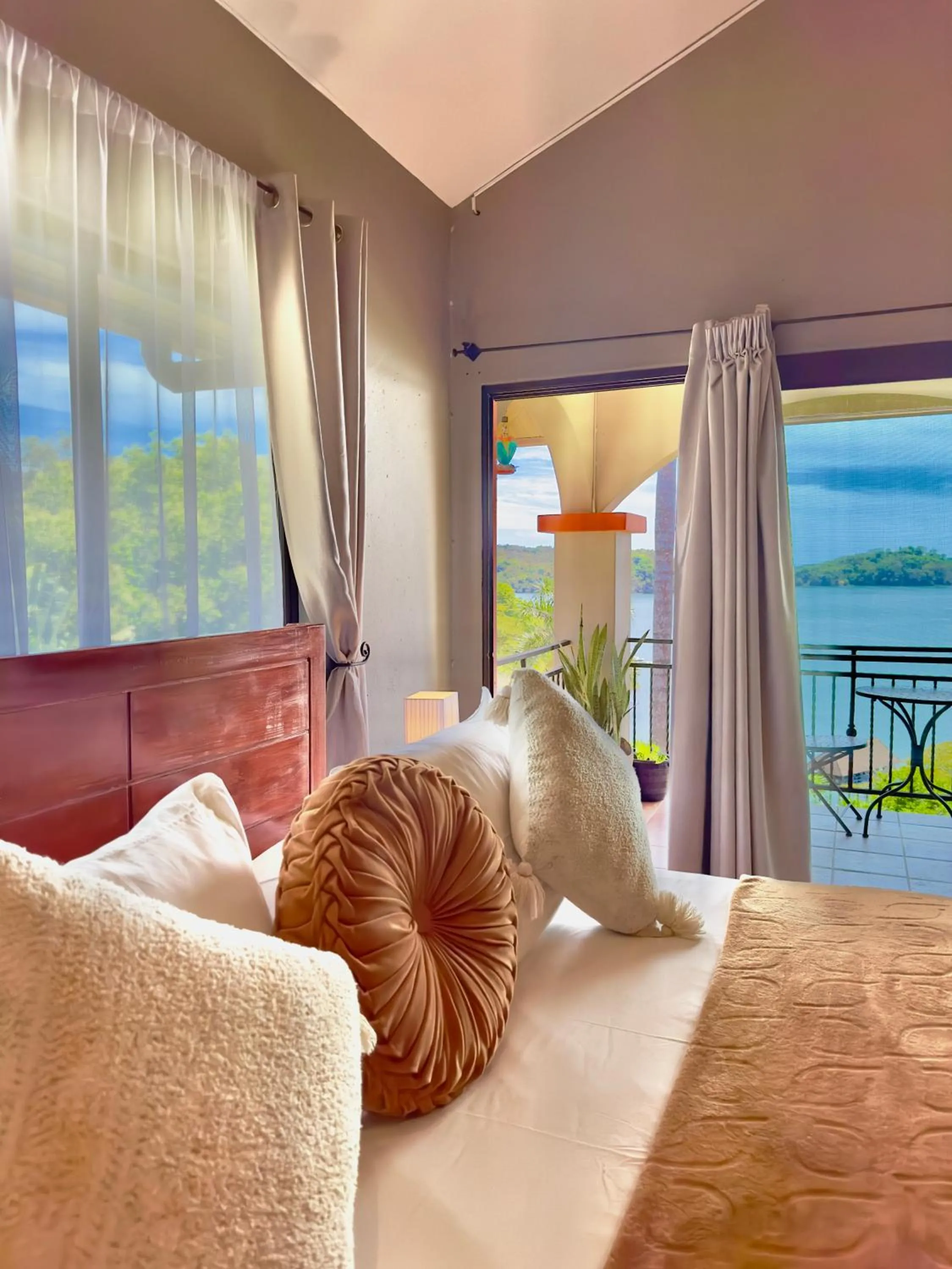 Sea view, Bed in Seagull Cove Resort