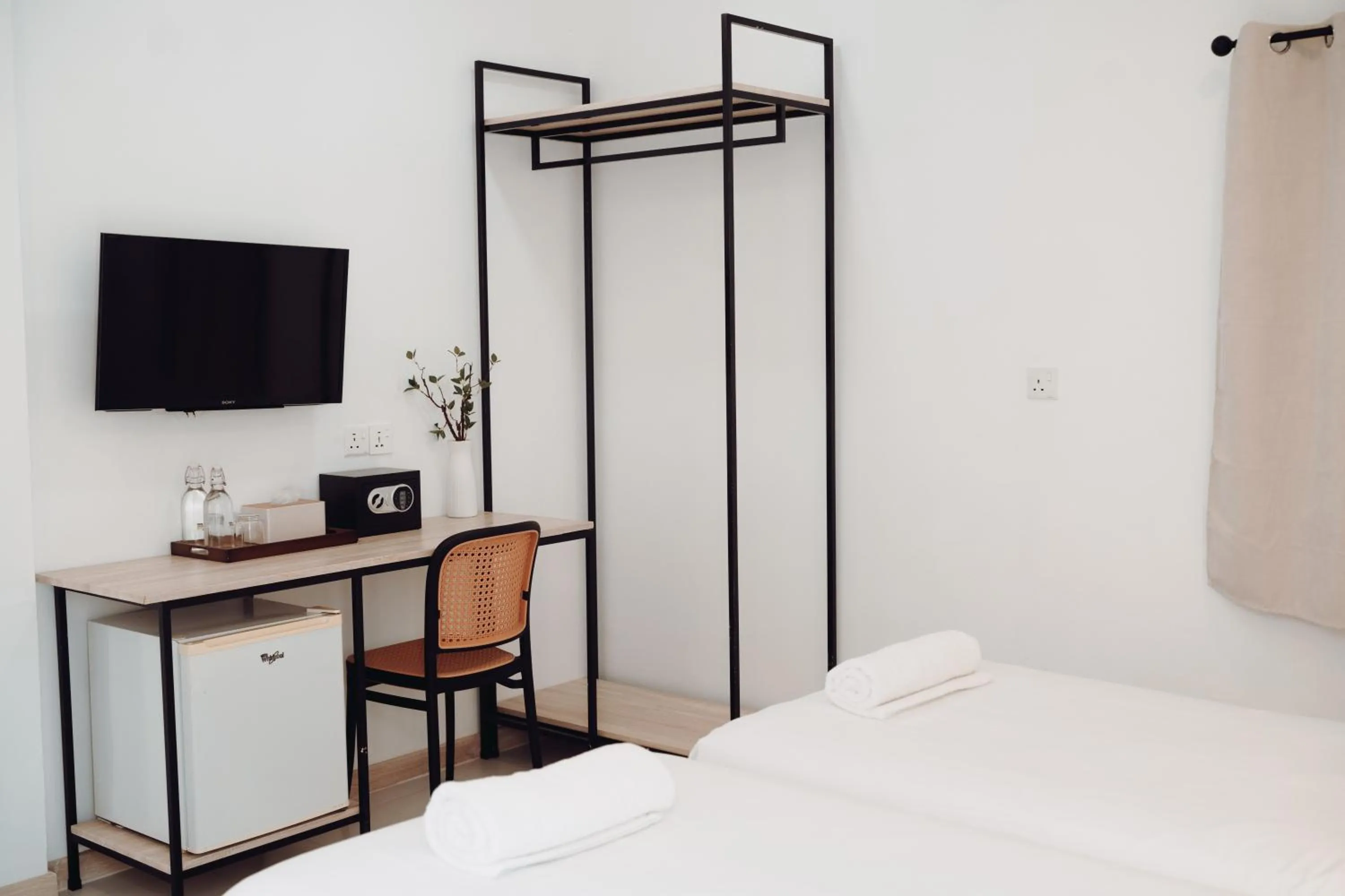 minibar, Bed in Nala Island Village