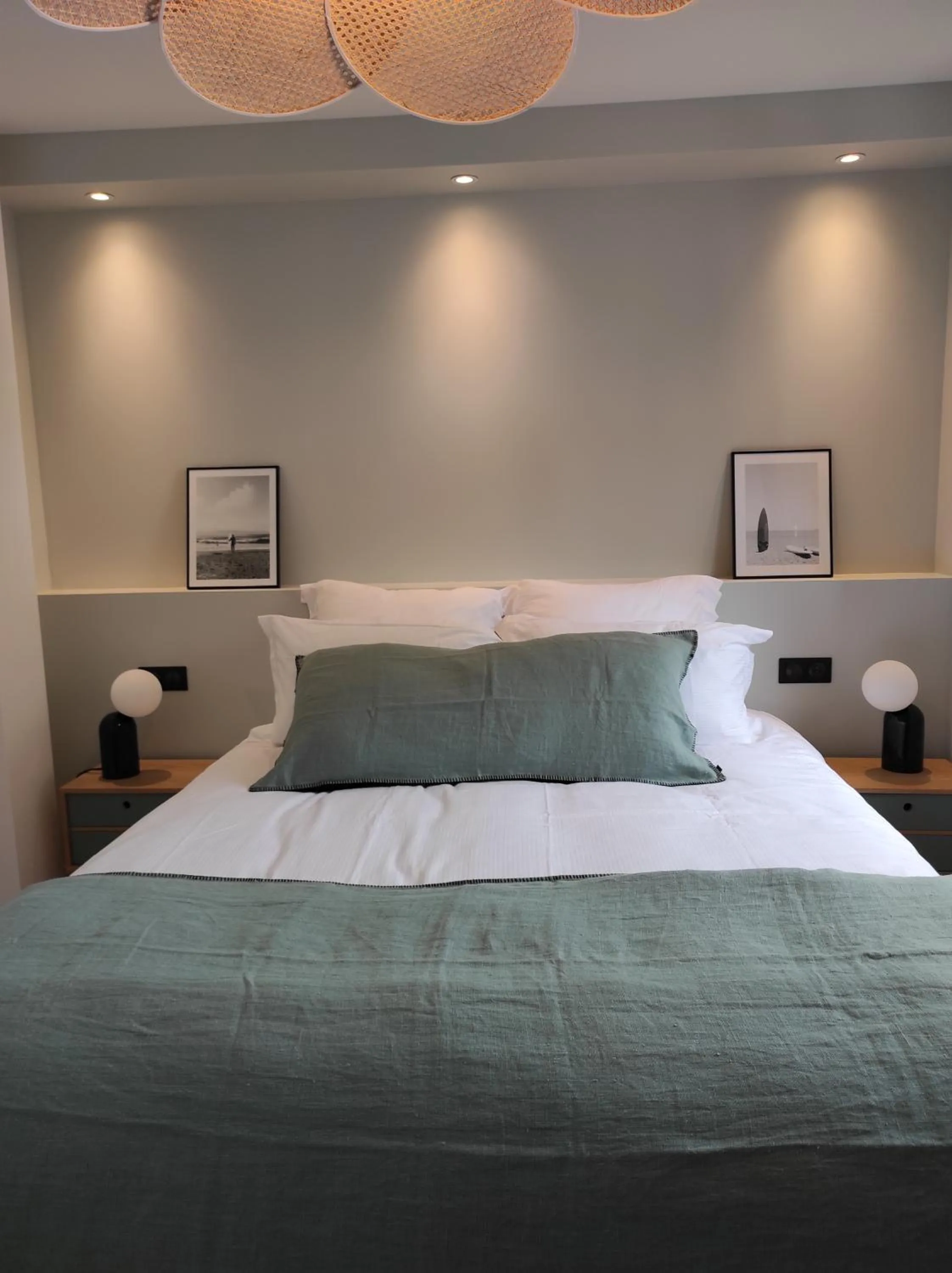 Bedroom, Bed in Appart hôtel & Spa La Villa du Port