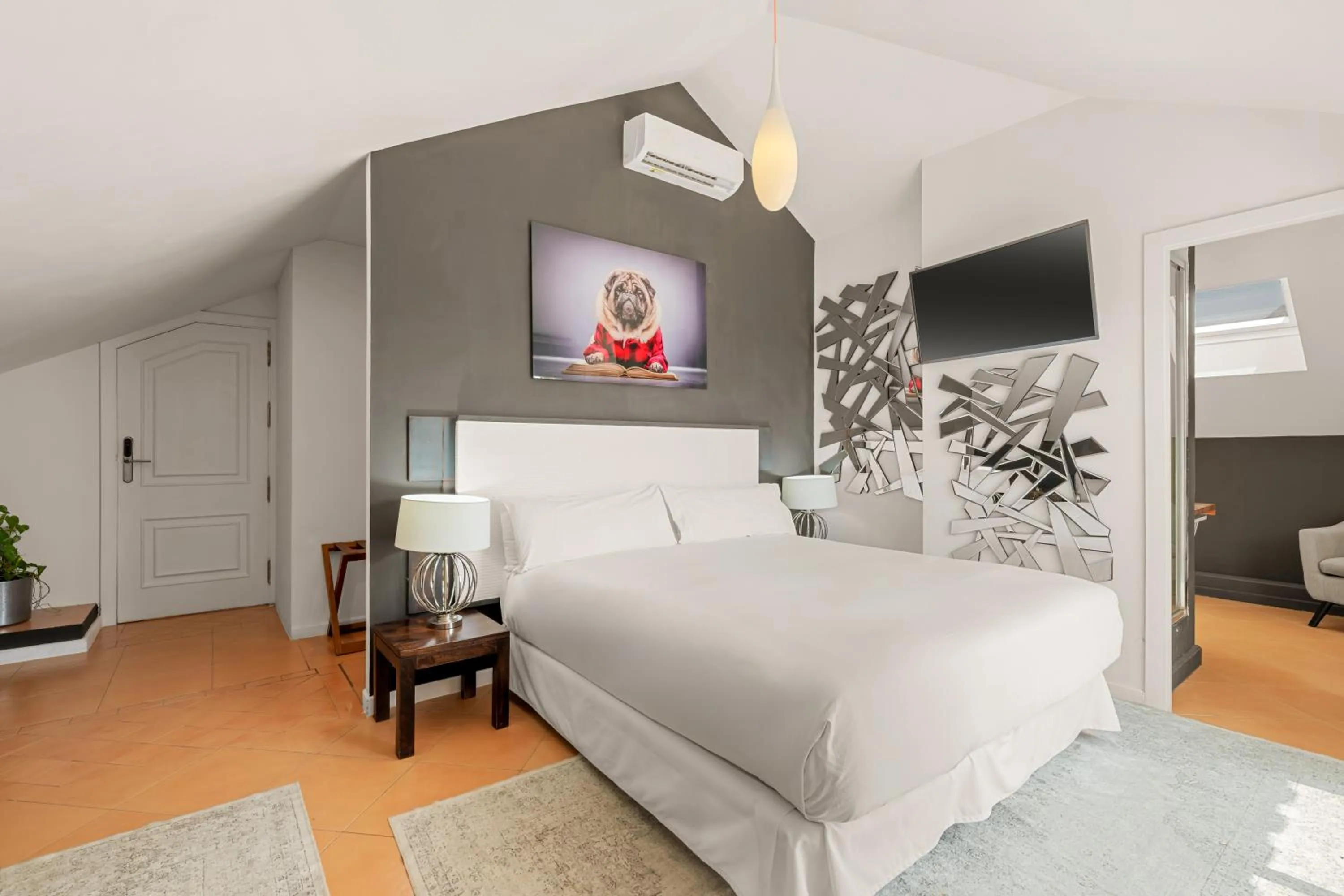 Photo of the whole room in Molo Luxury Suites Puerto Banus