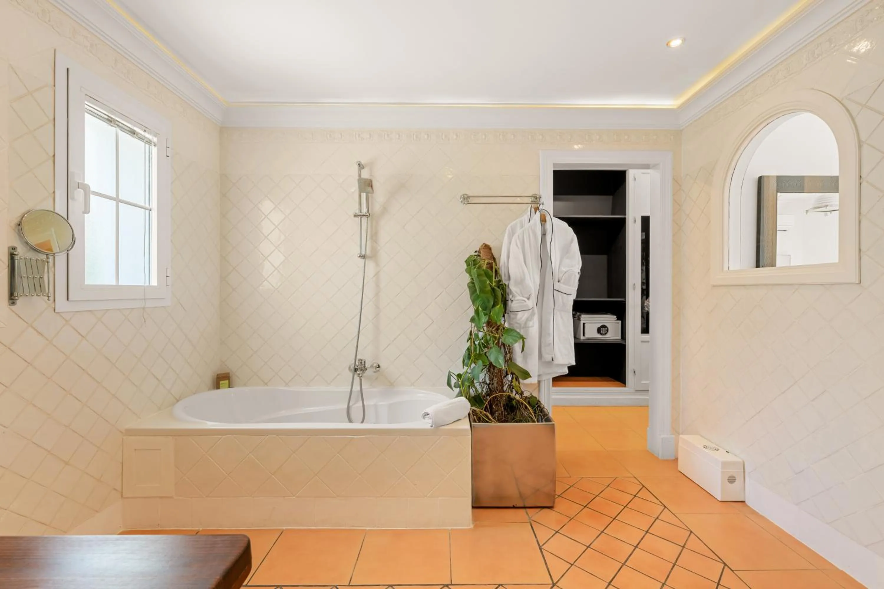 Bathroom in Molo Luxury Suites Puerto Banus