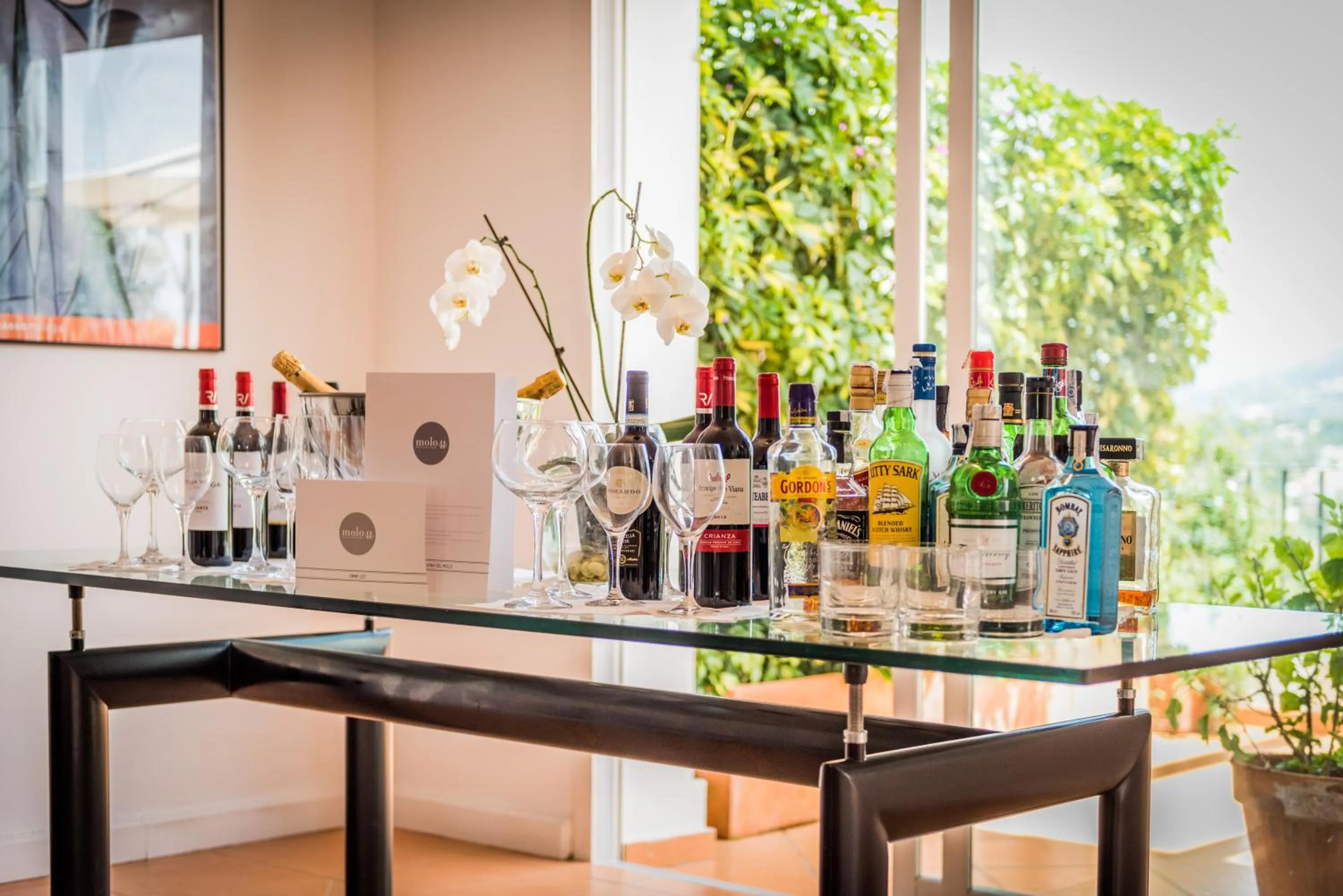 Lounge or bar in Molo Luxury Suites Puerto Banus