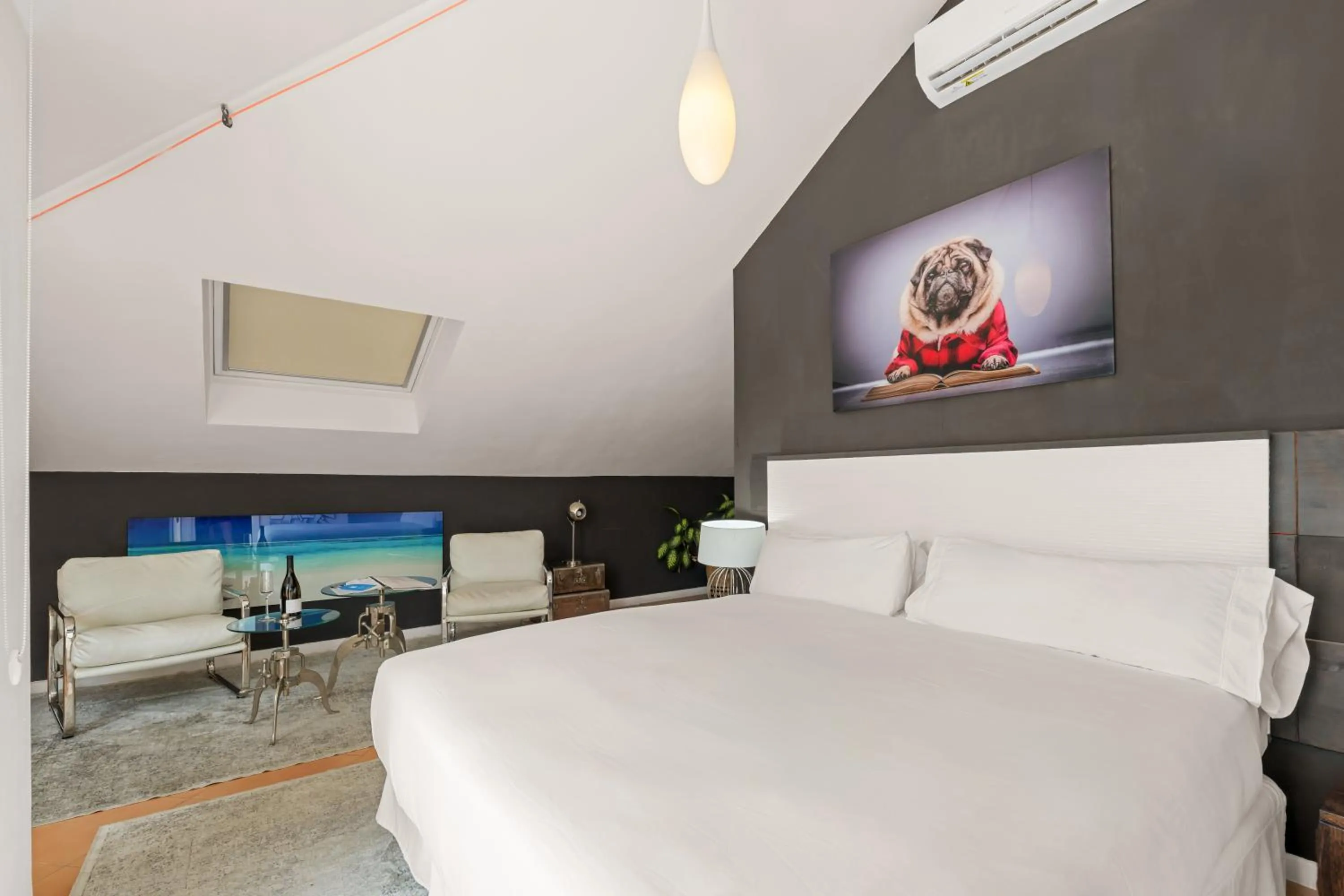 Bed in Molo Luxury Suites Puerto Banus