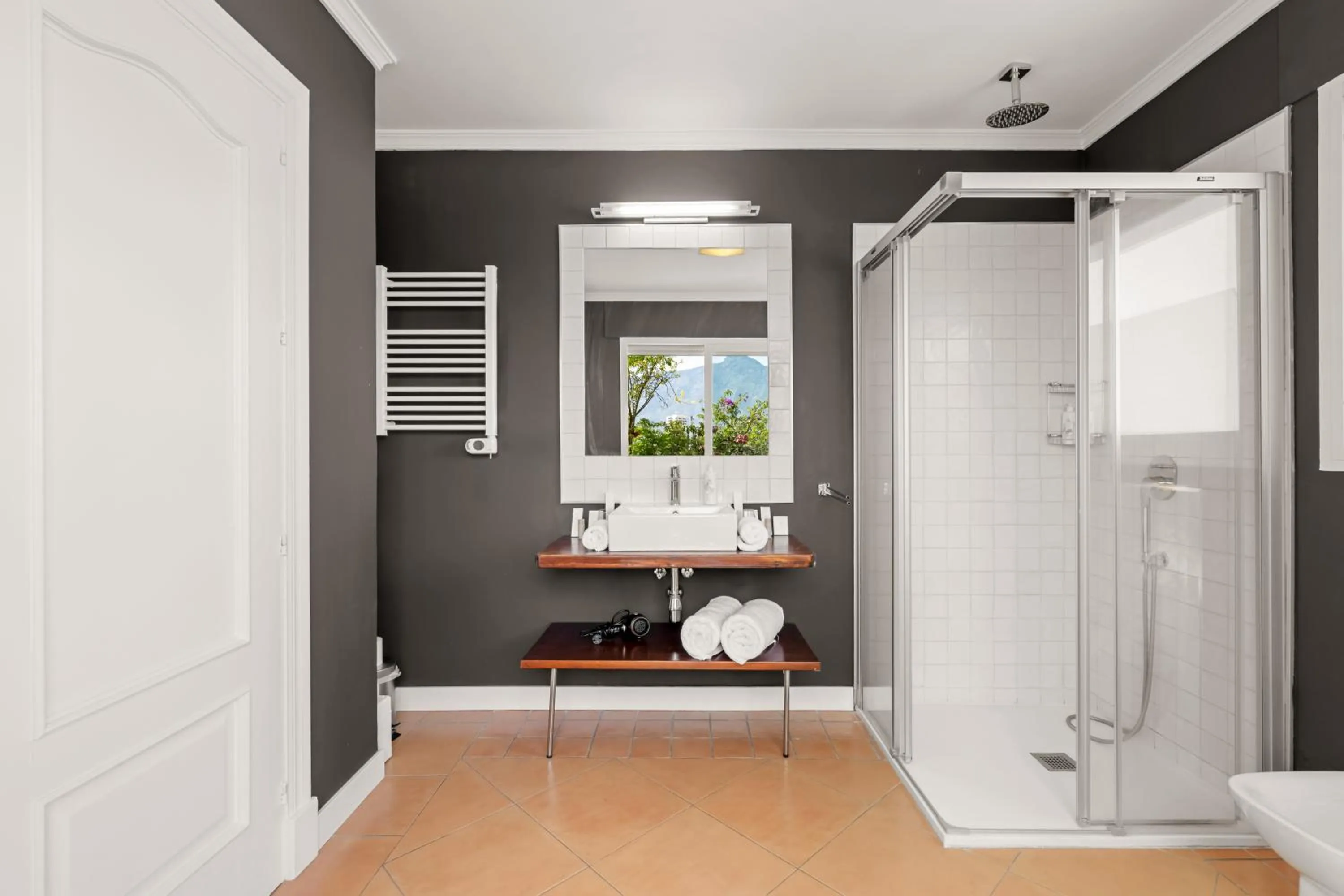 Bathroom in Molo Luxury Suites Puerto Banus