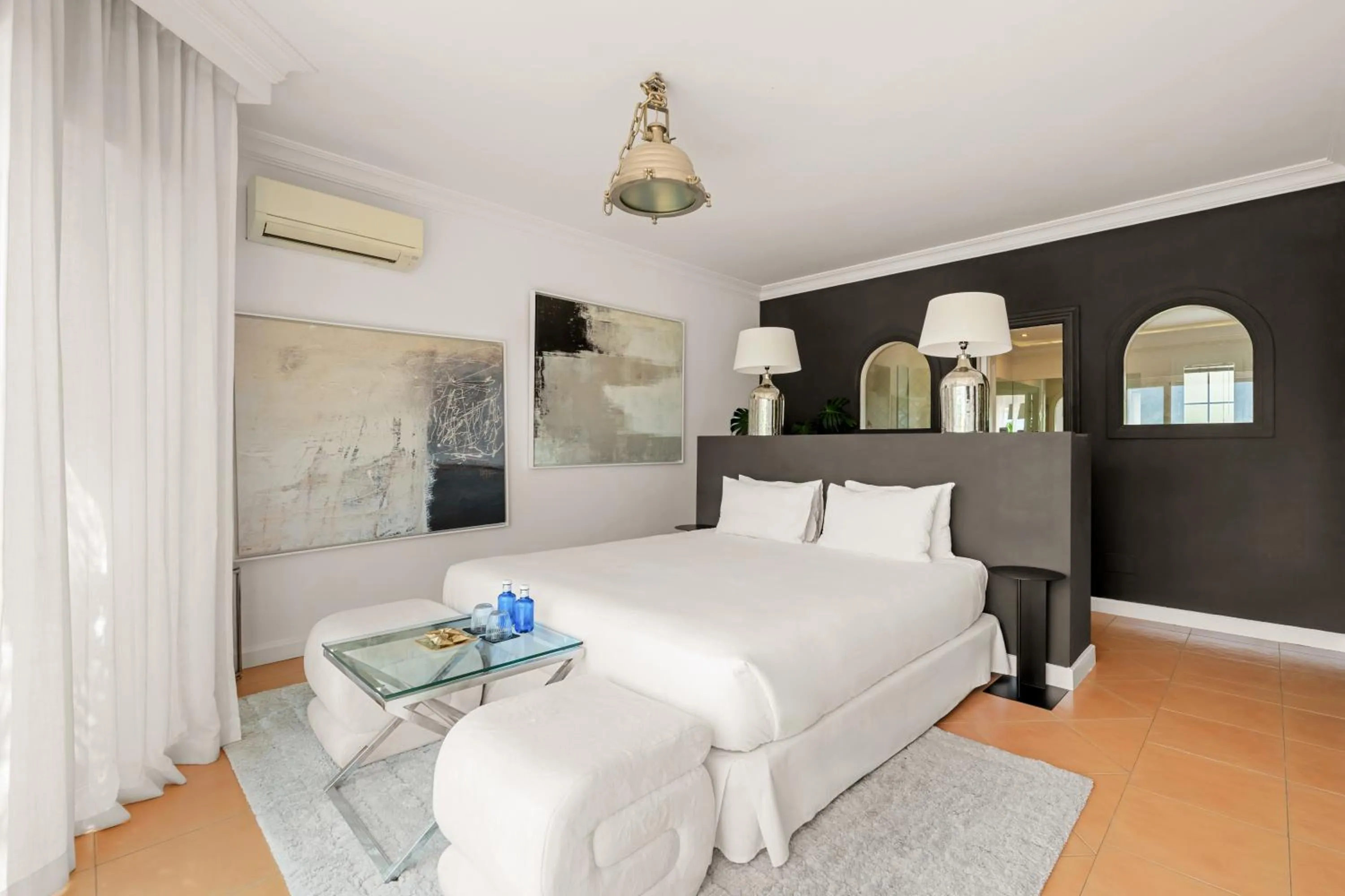 Photo of the whole room in Molo Luxury Suites Puerto Banus