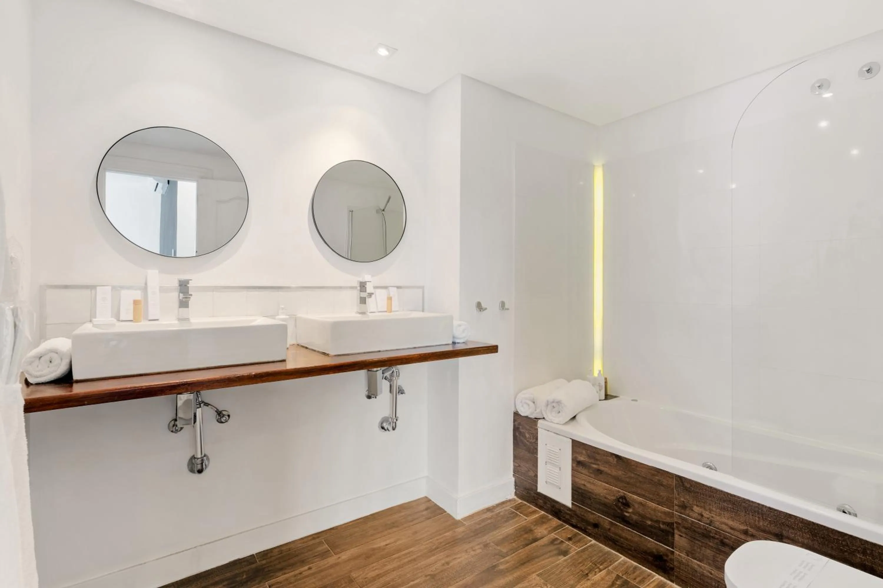 Bathroom in Molo Luxury Suites Puerto Banus