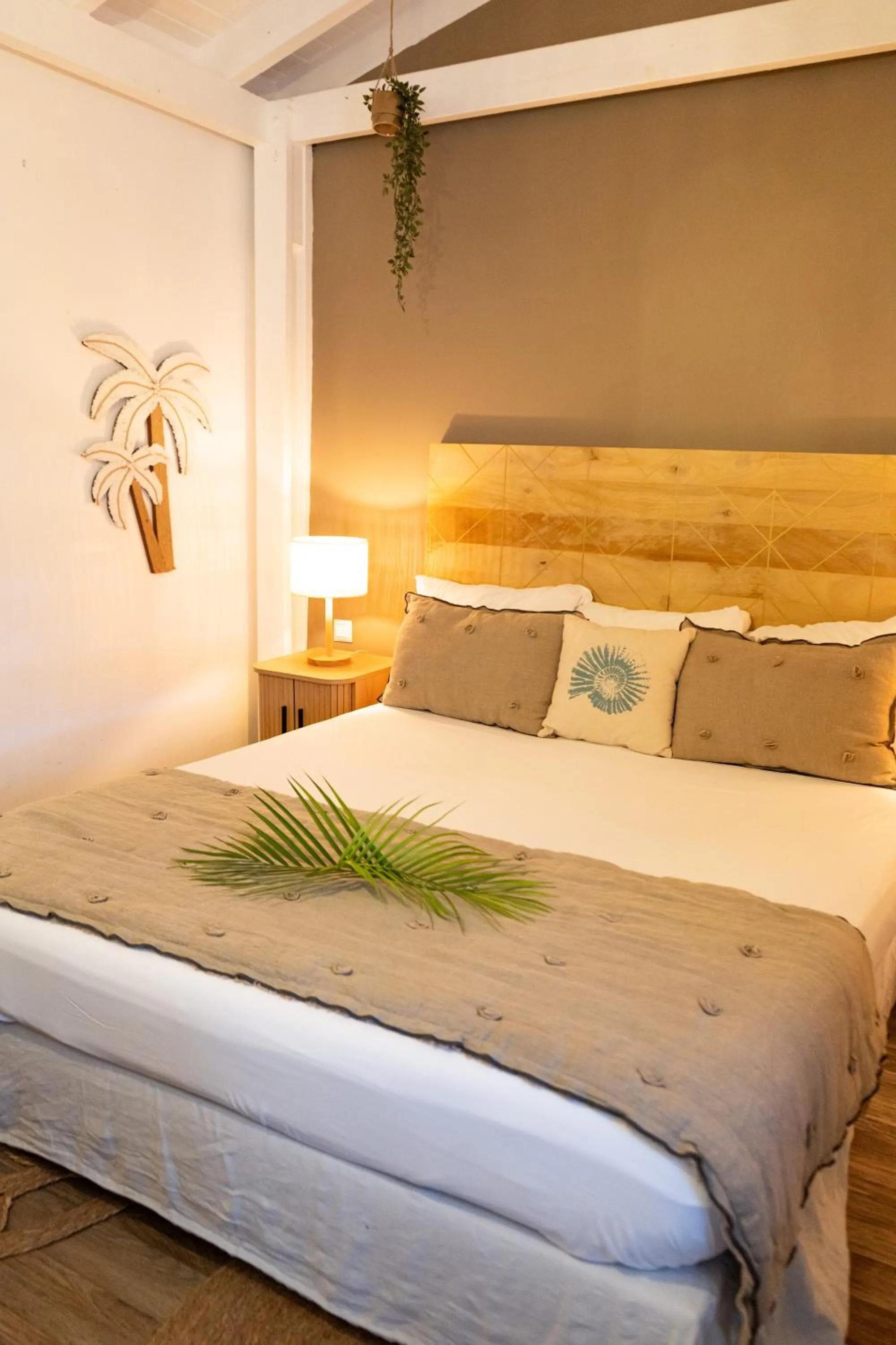 Photo of the whole room, Bed in Koho SXM - ex Hevea Hotel
