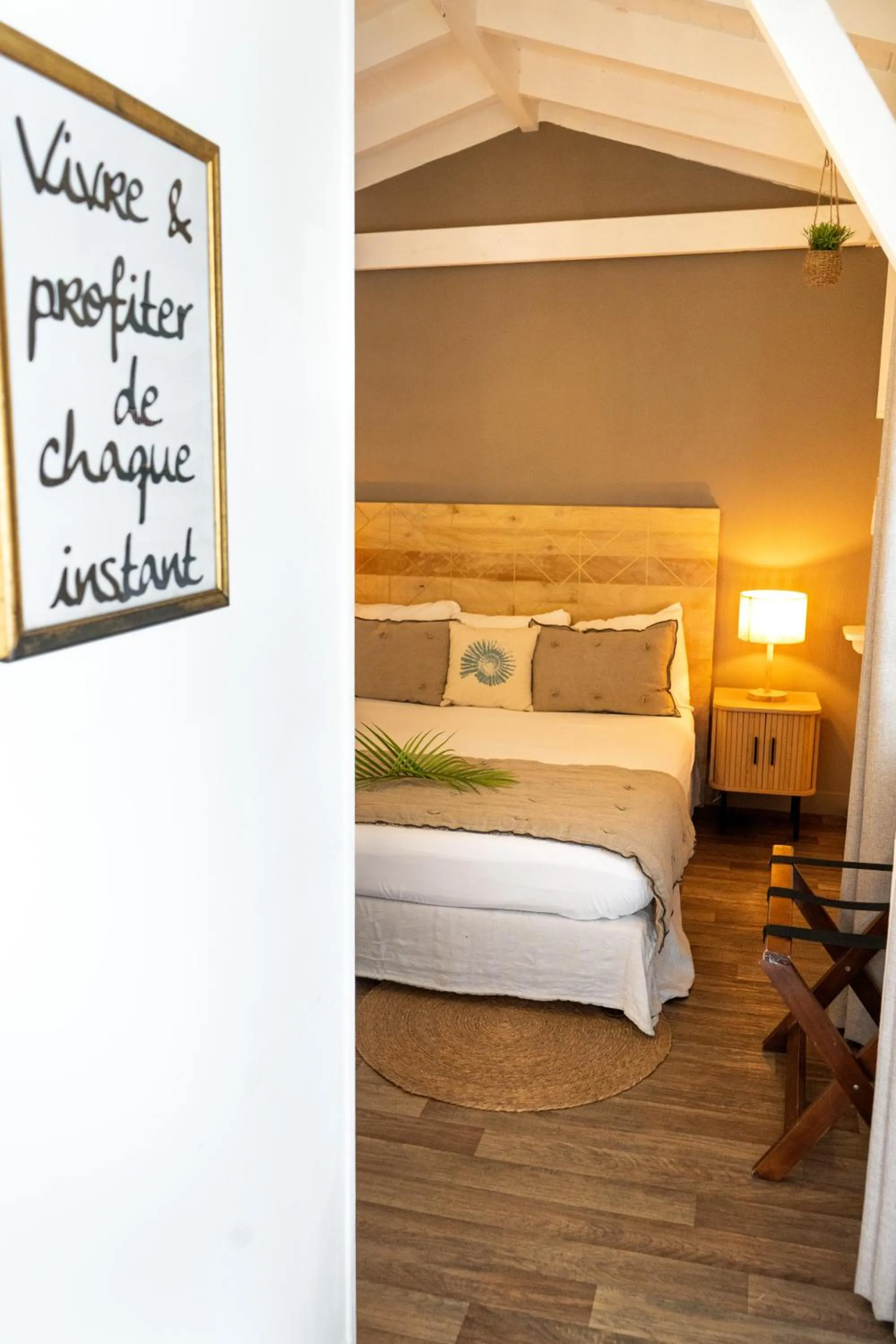 Photo of the whole room, Bed in Koho SXM - ex Hevea Hotel