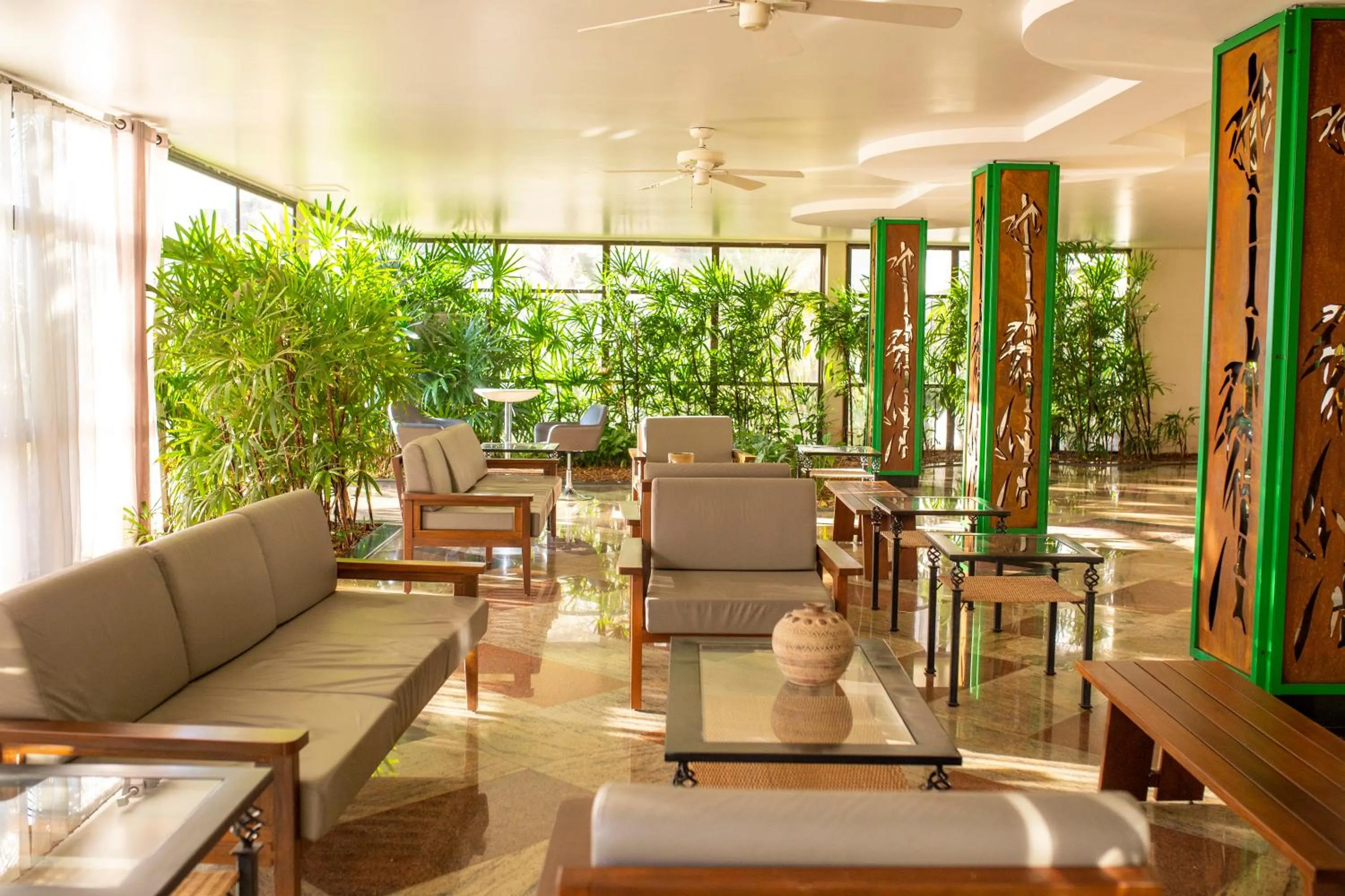 Lounge or bar in Blue Tree Thermas de Lins Resort