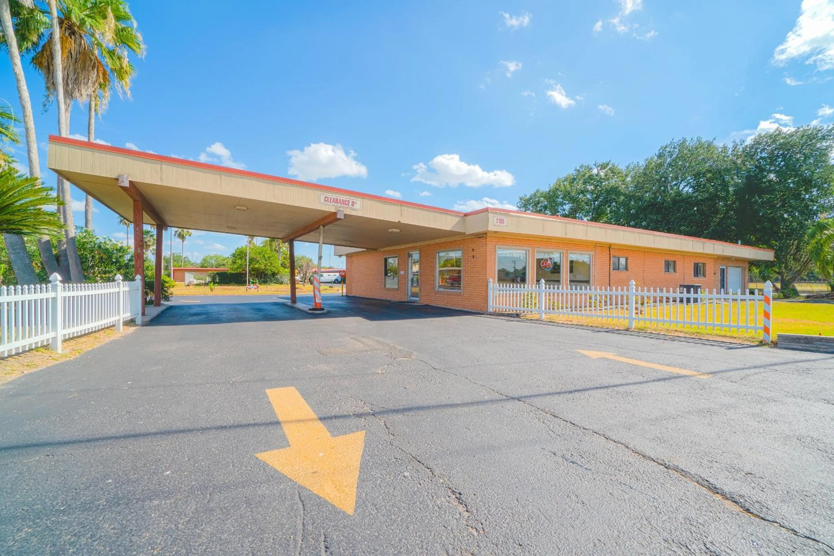 Facade/entrance in Vali Ho Motel By OYO Weslaco Mercedes