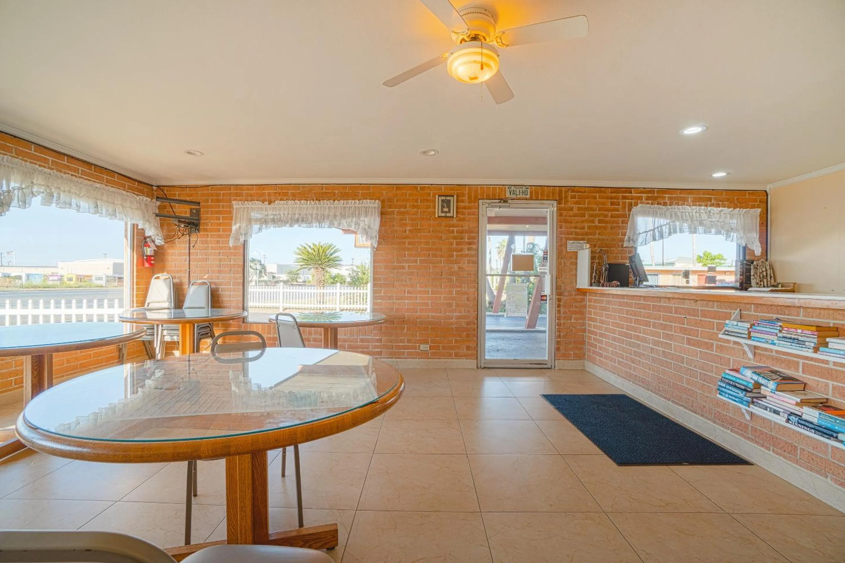 Lobby or reception in Vali Ho Motel By OYO Weslaco Mercedes