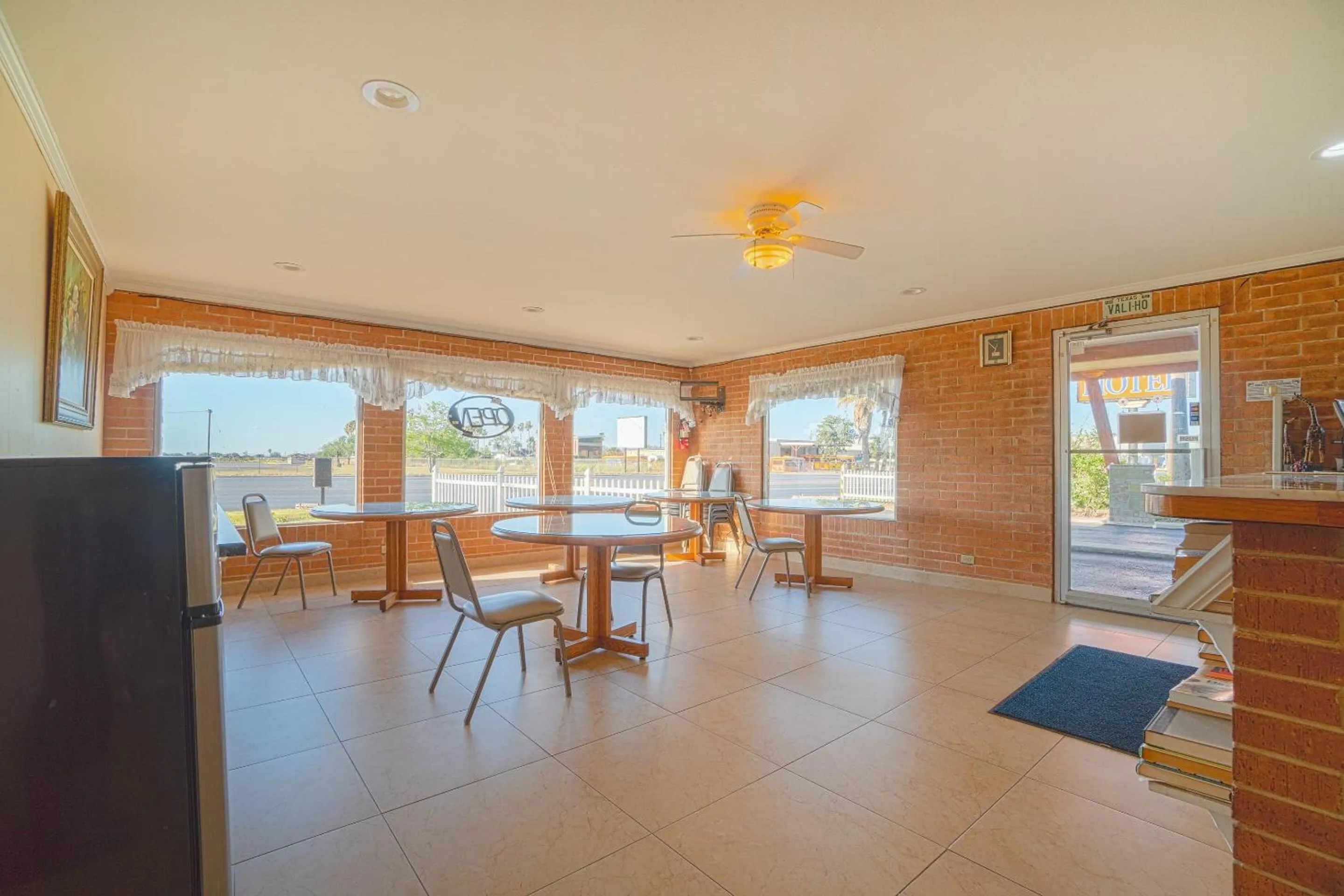 Lobby or reception in Vali Ho Motel By OYO Weslaco Mercedes