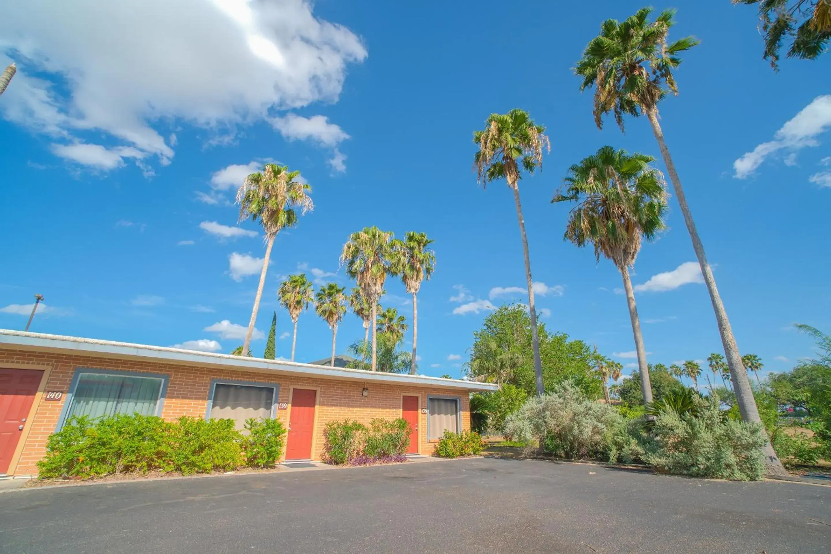 Facade/entrance in Vali Ho Motel By OYO Weslaco Mercedes Facade/entrance in Vali Ho Motel By OYO Weslaco Mercedes