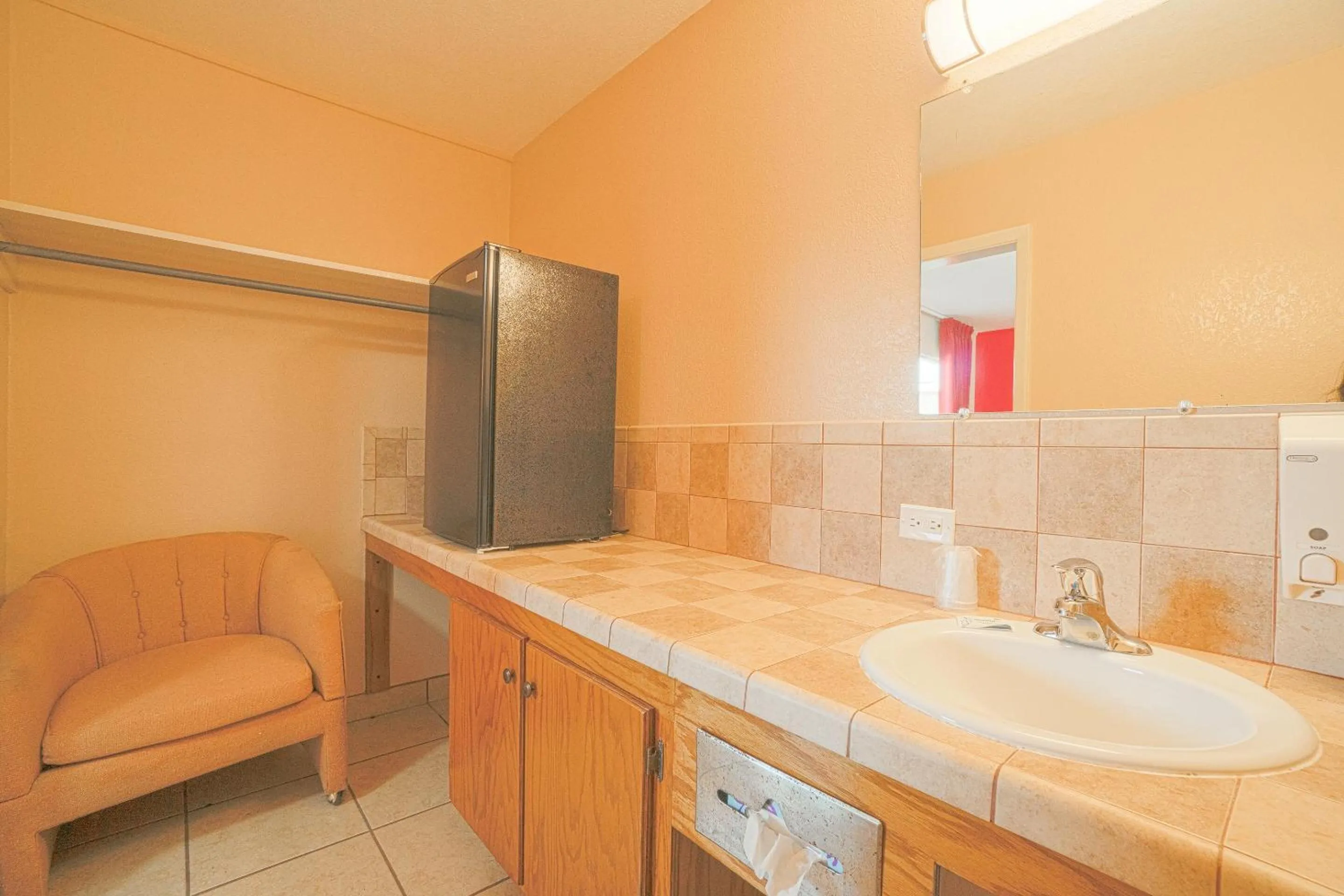 Bathroom in Vali Ho Motel By OYO Weslaco Mercedes