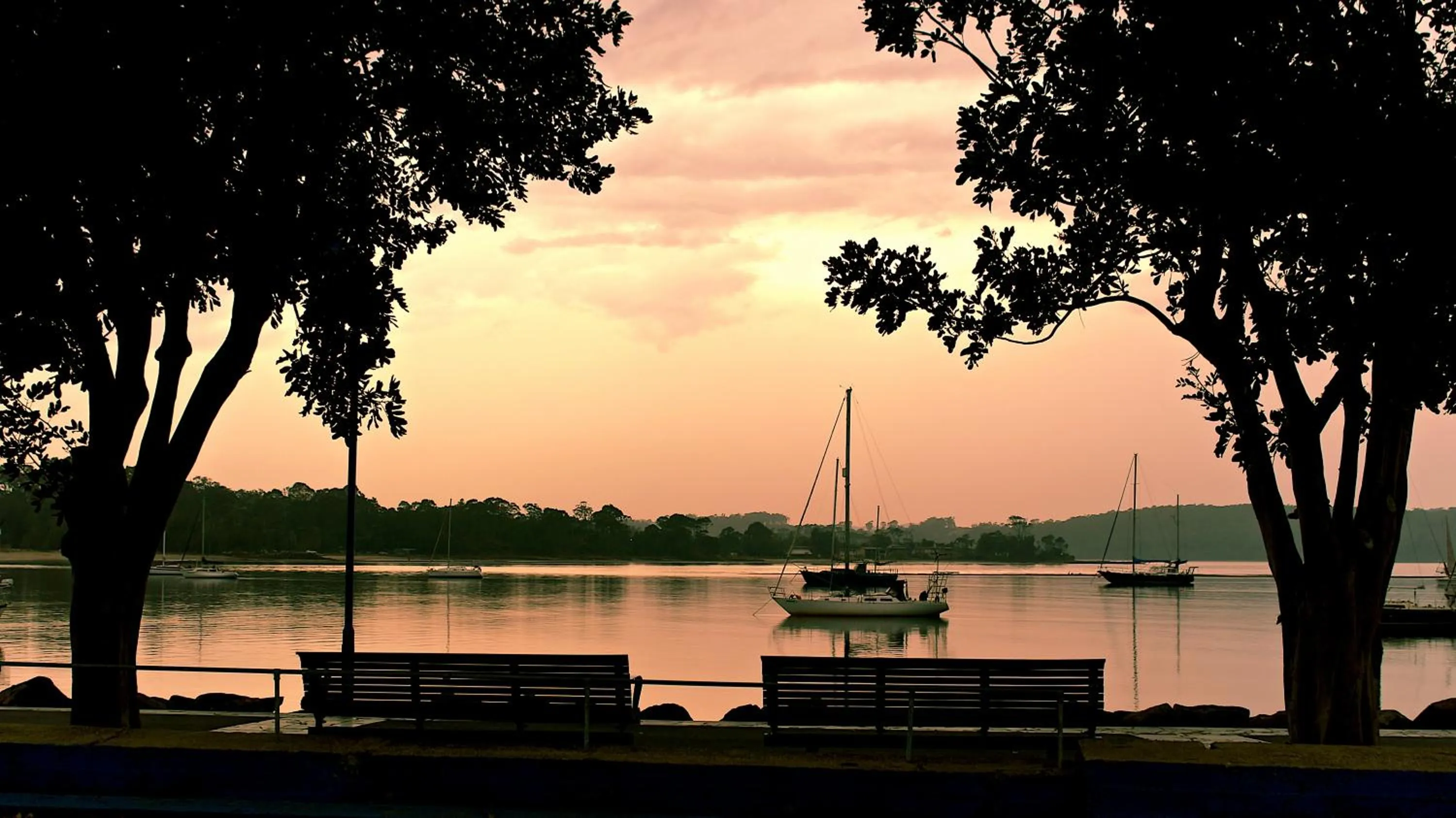 River view in Zorba Waterfront Motel