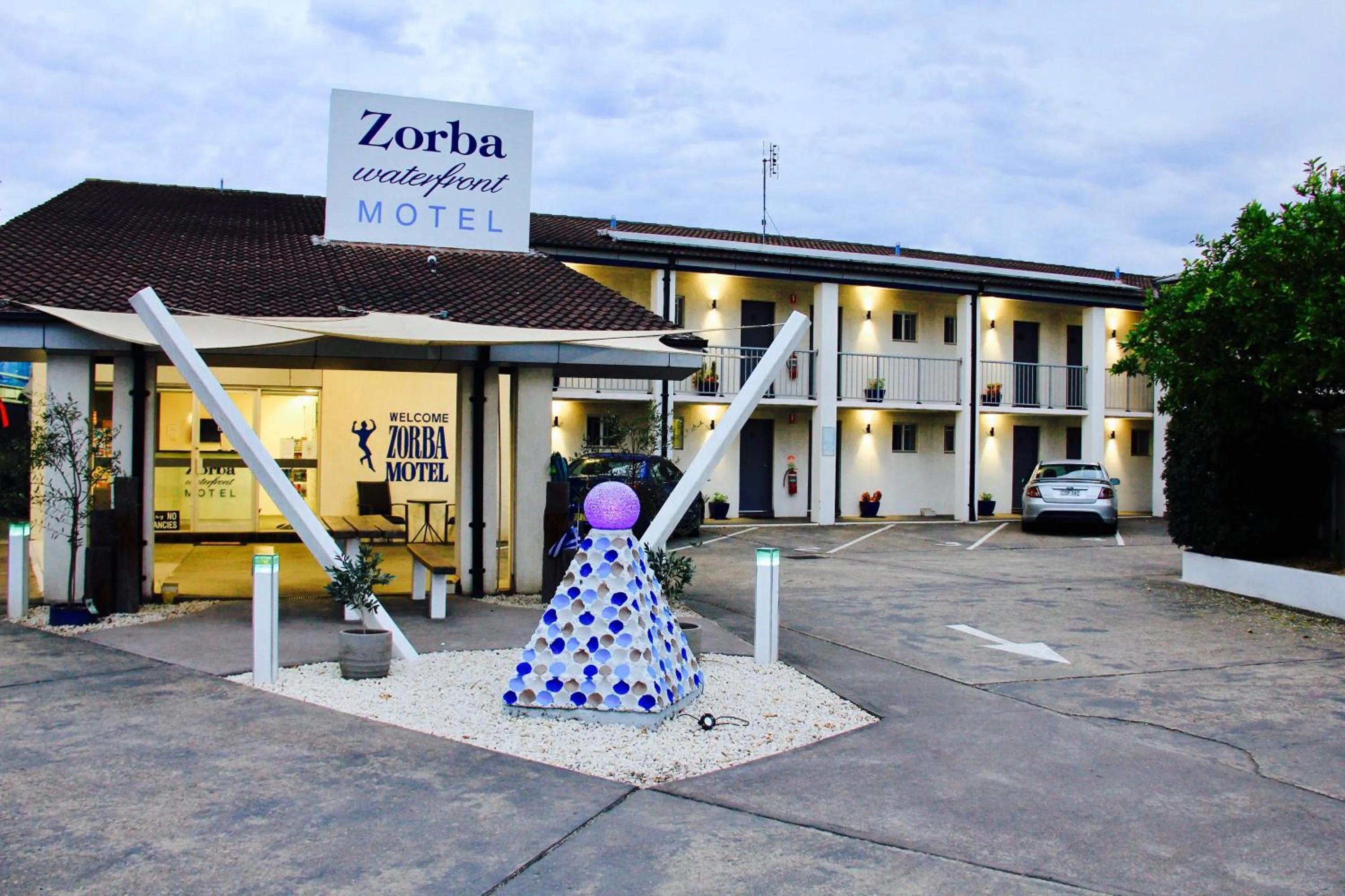 Facade/entrance in Zorba Waterfront Motel