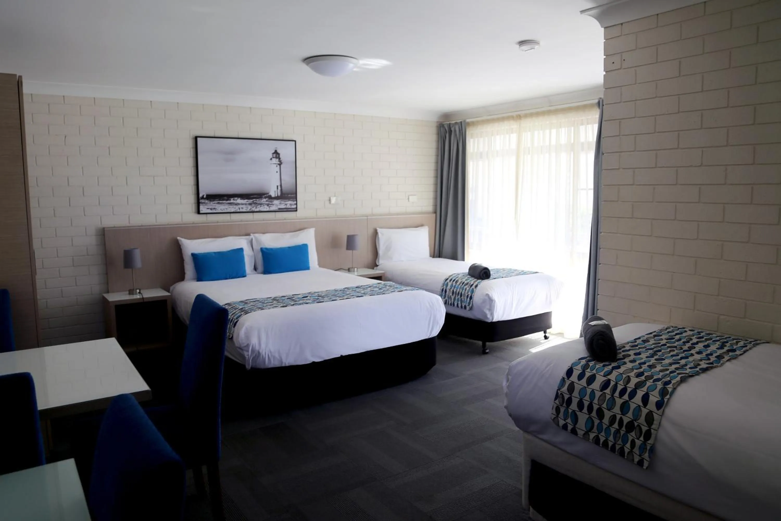 Photo of the whole room, Bed in Zorba Waterfront Motel