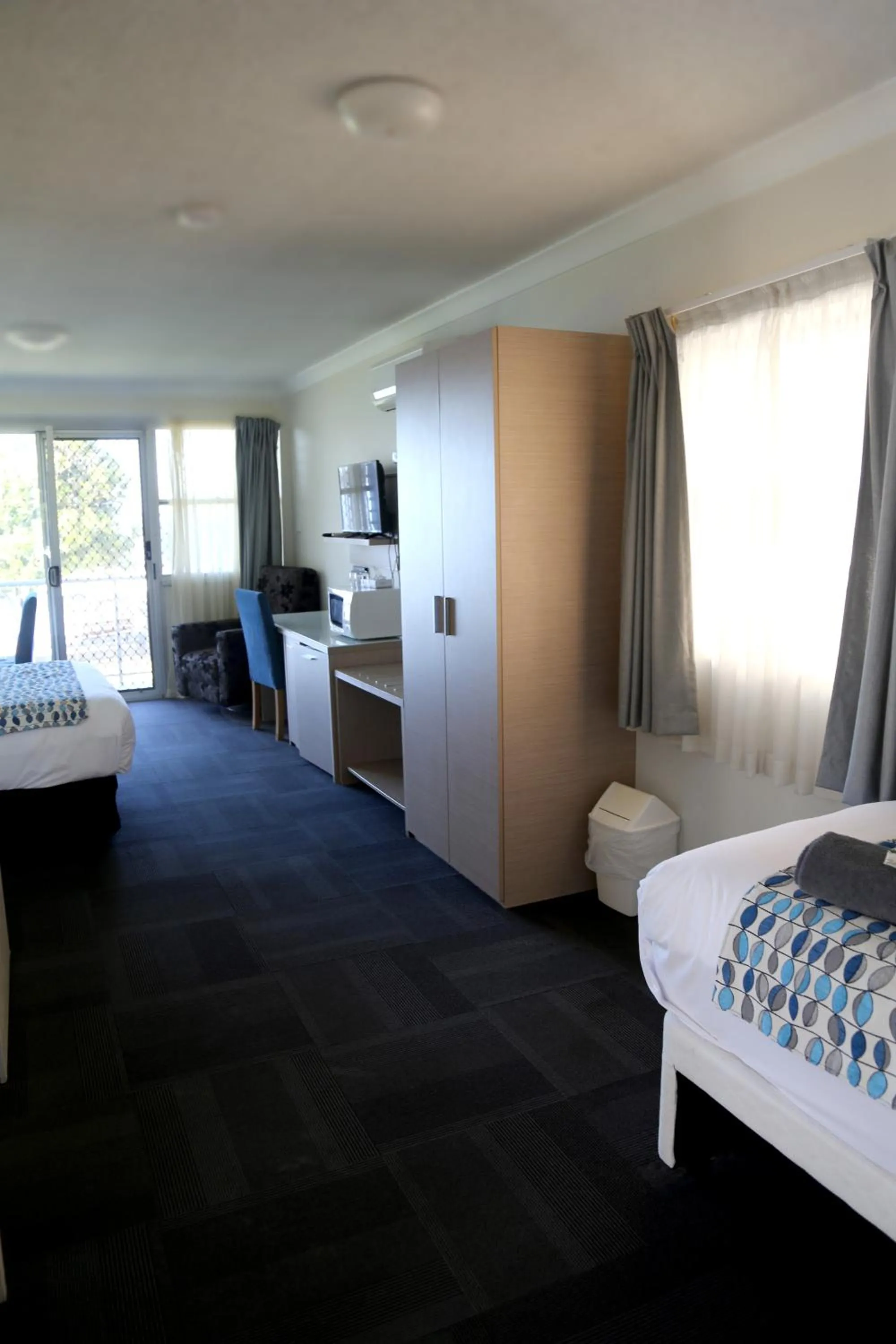 Photo of the whole room, Bed in Zorba Waterfront Motel