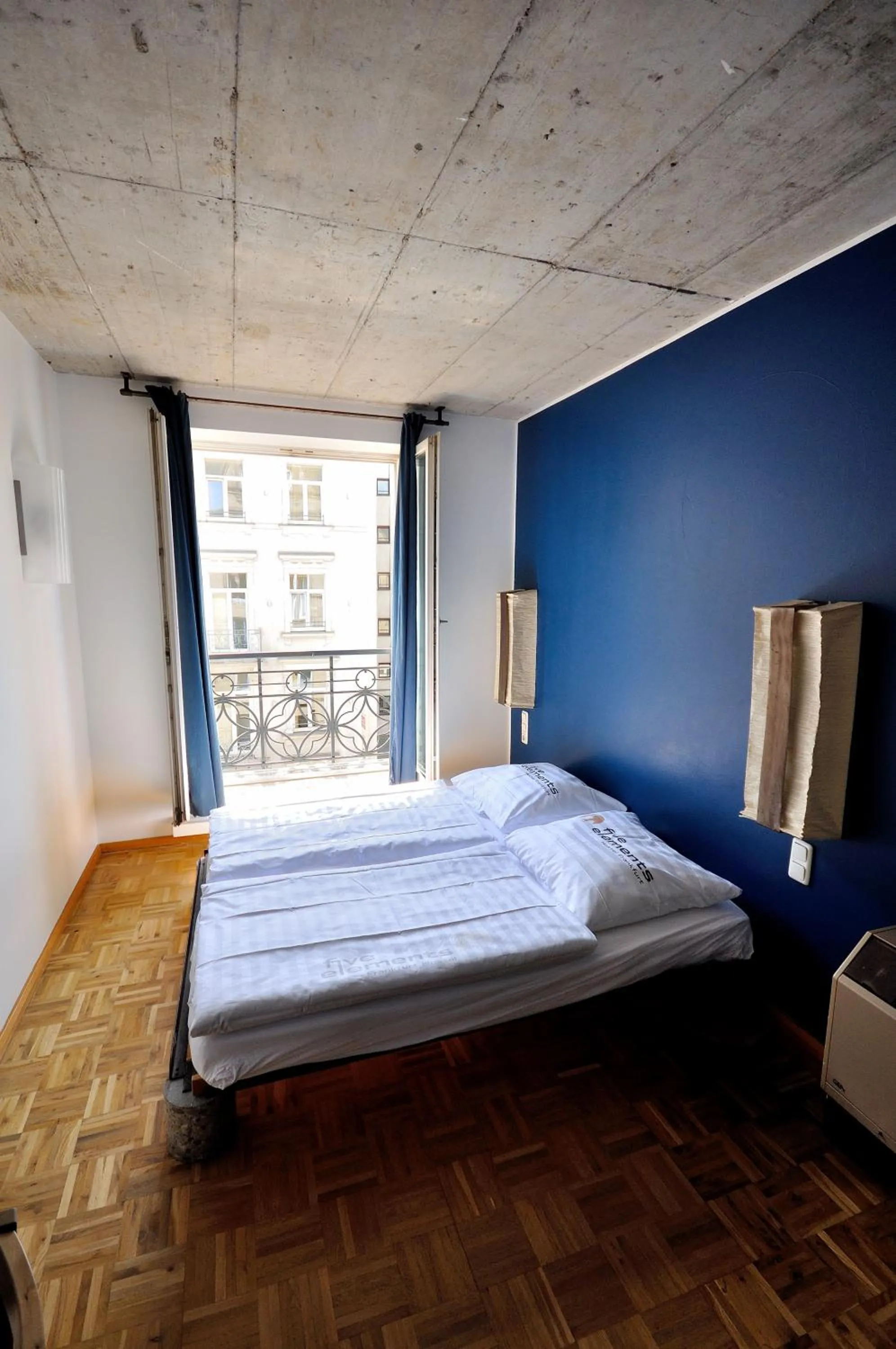 Bed in Five Elements Hostel and Capsules Frankfurt
