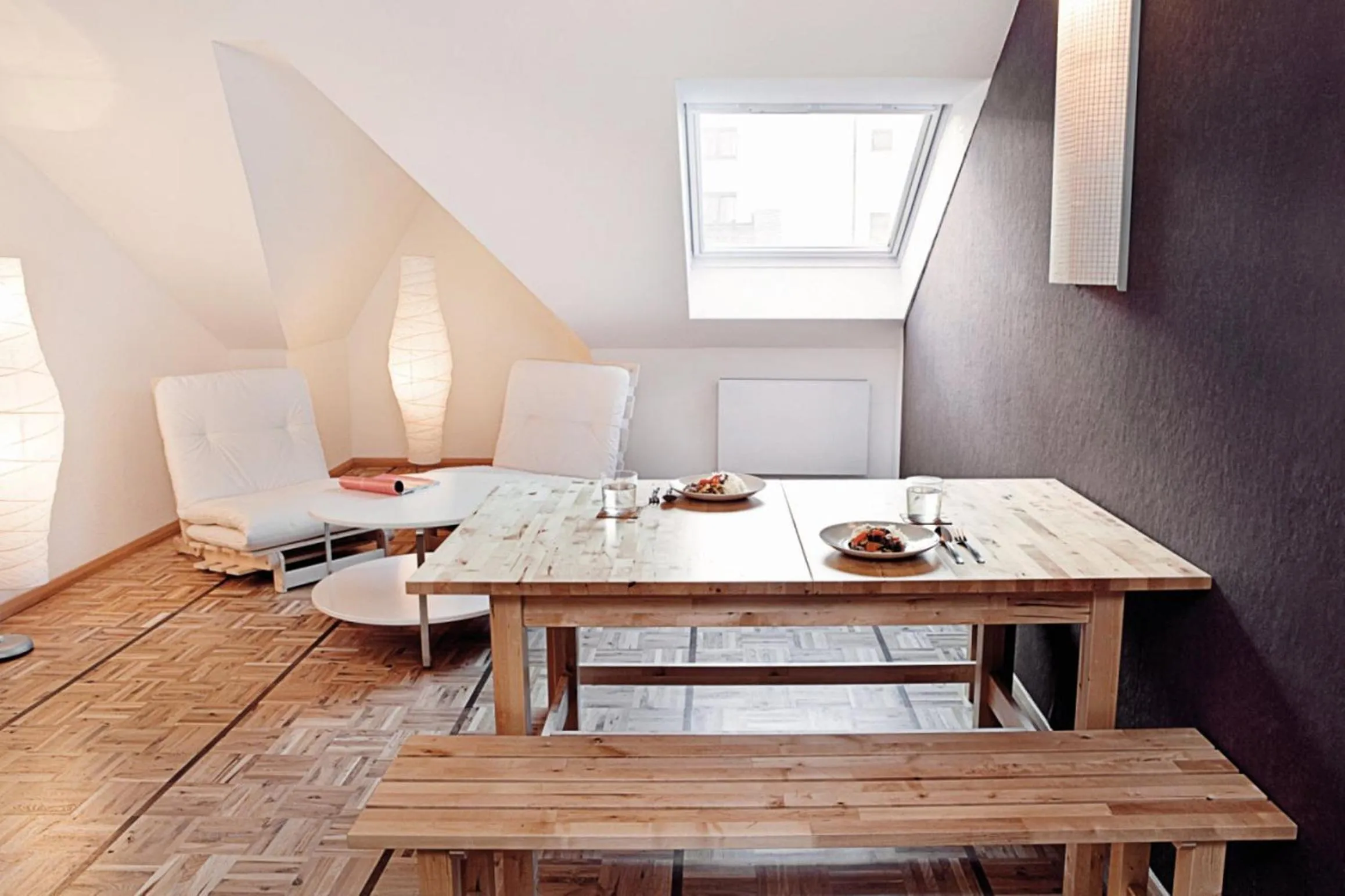Dining area in Five Elements Hostel and Capsules Frankfurt