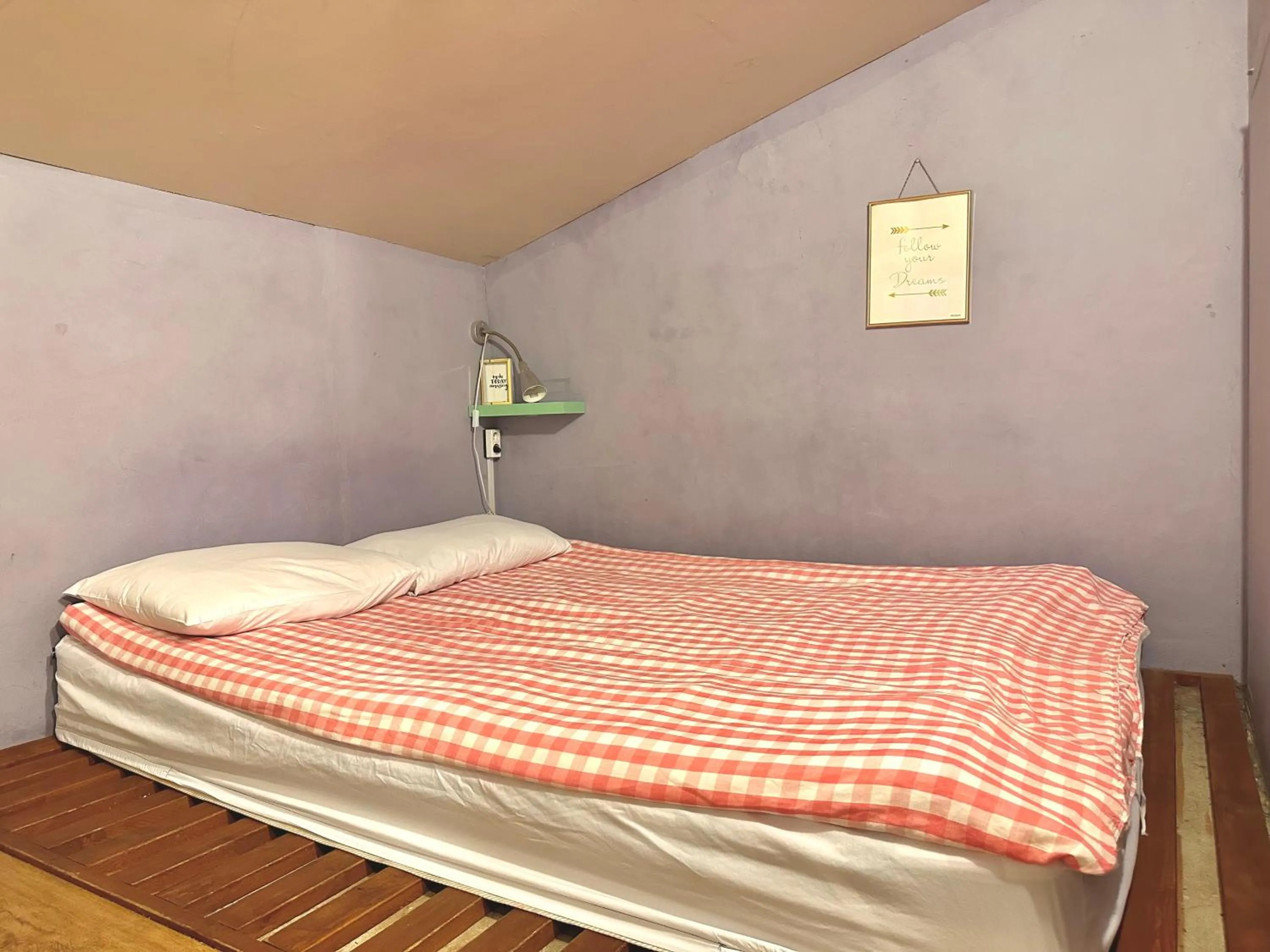 Bed in SISnBRO Guesthouse