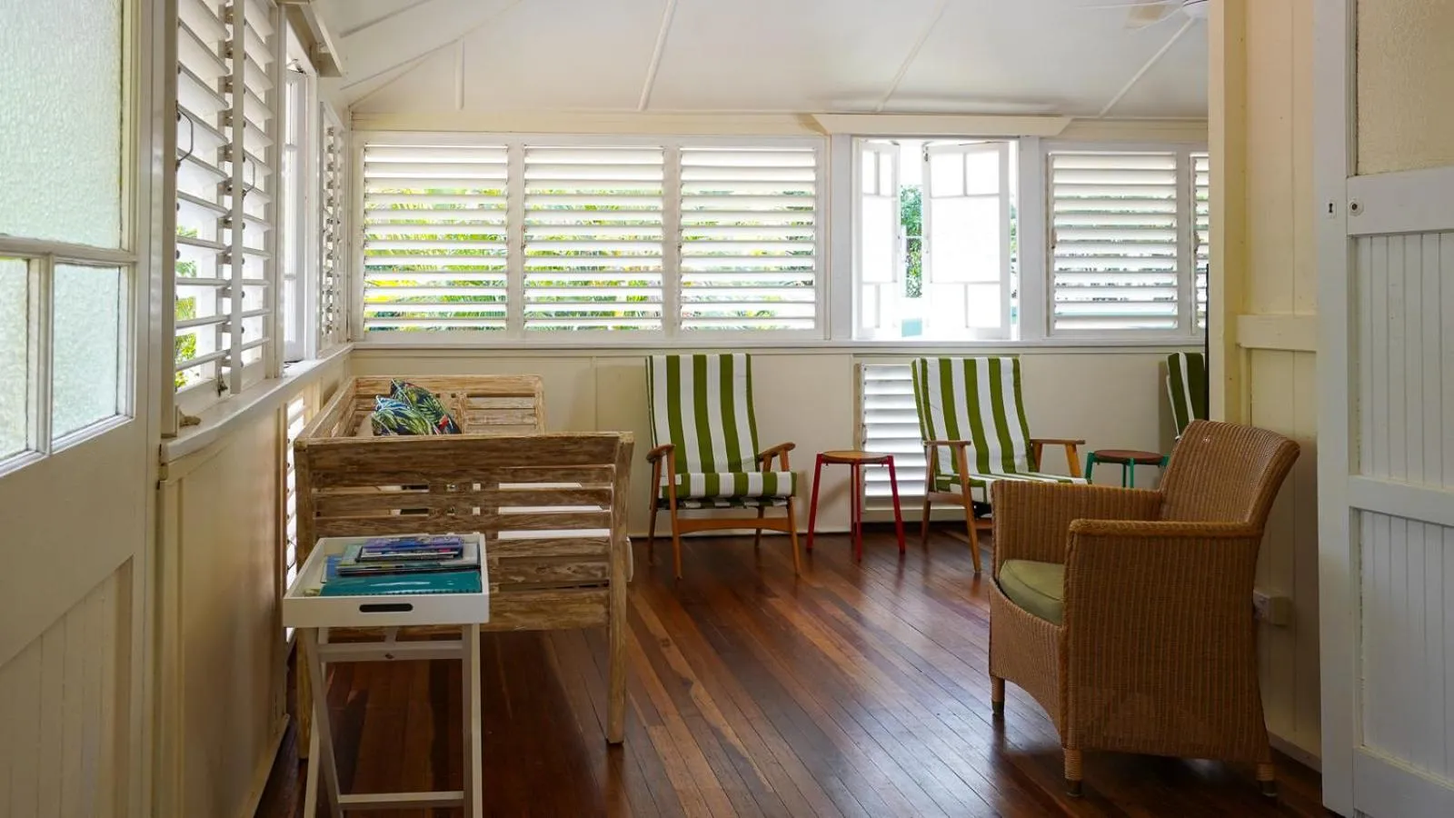 Living room in Daggoombah Holiday Home Magnetic Island