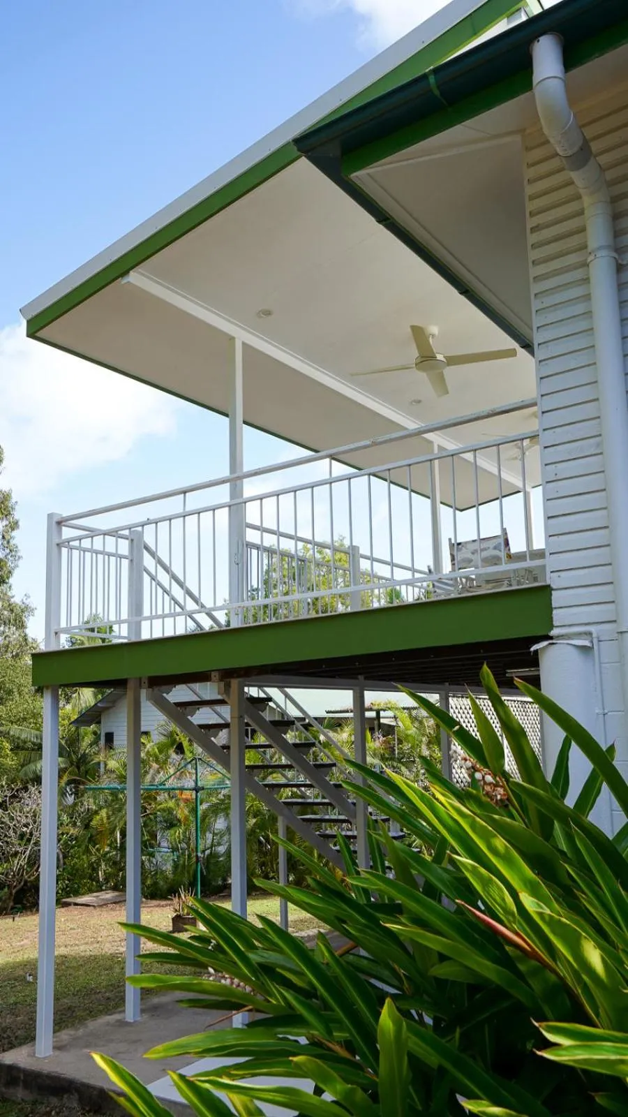 Balcony/Terrace in Daggoombah Holiday Home Magnetic Island