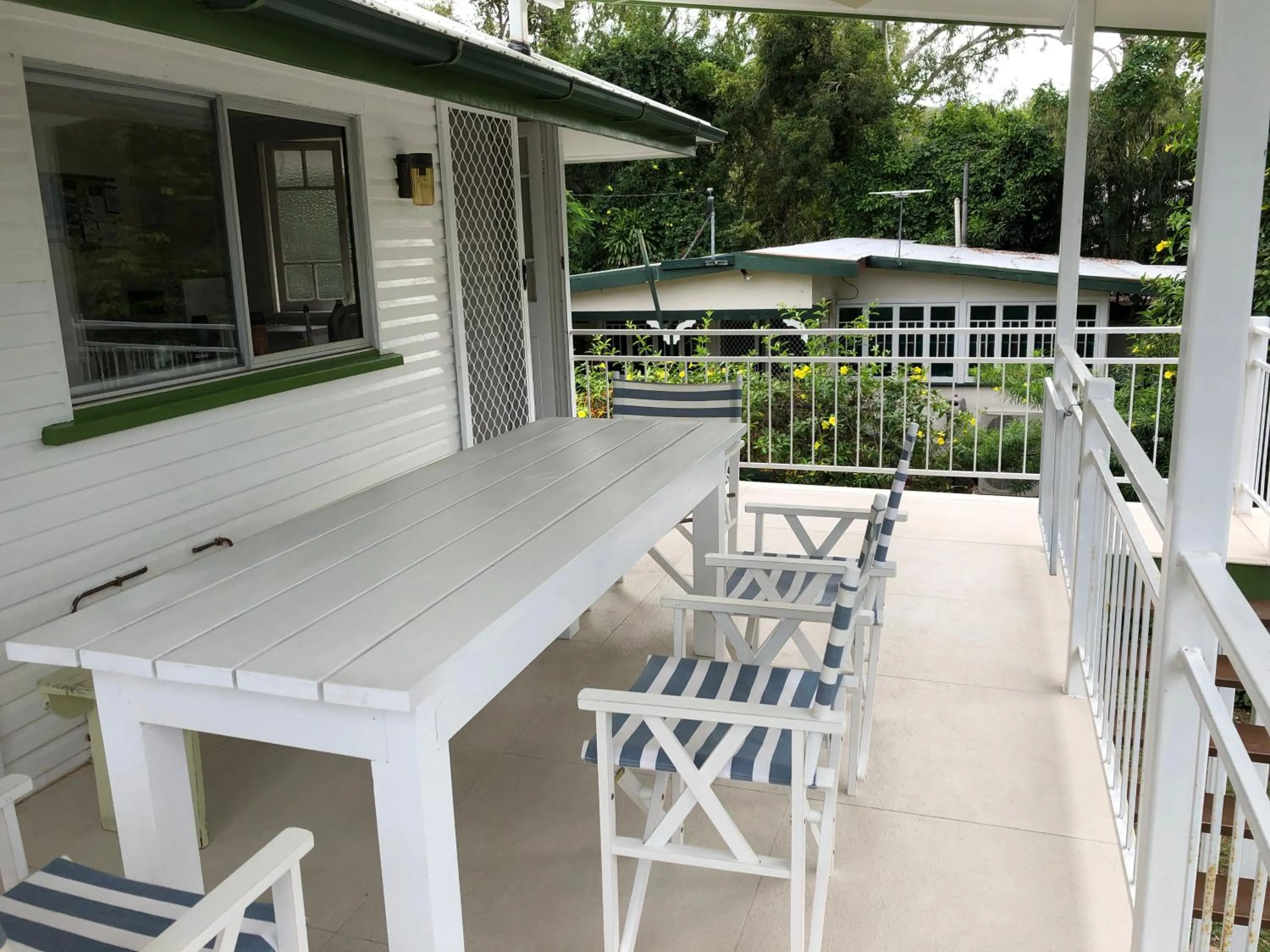 Balcony/Terrace in Daggoombah Holiday Home Magnetic Island
